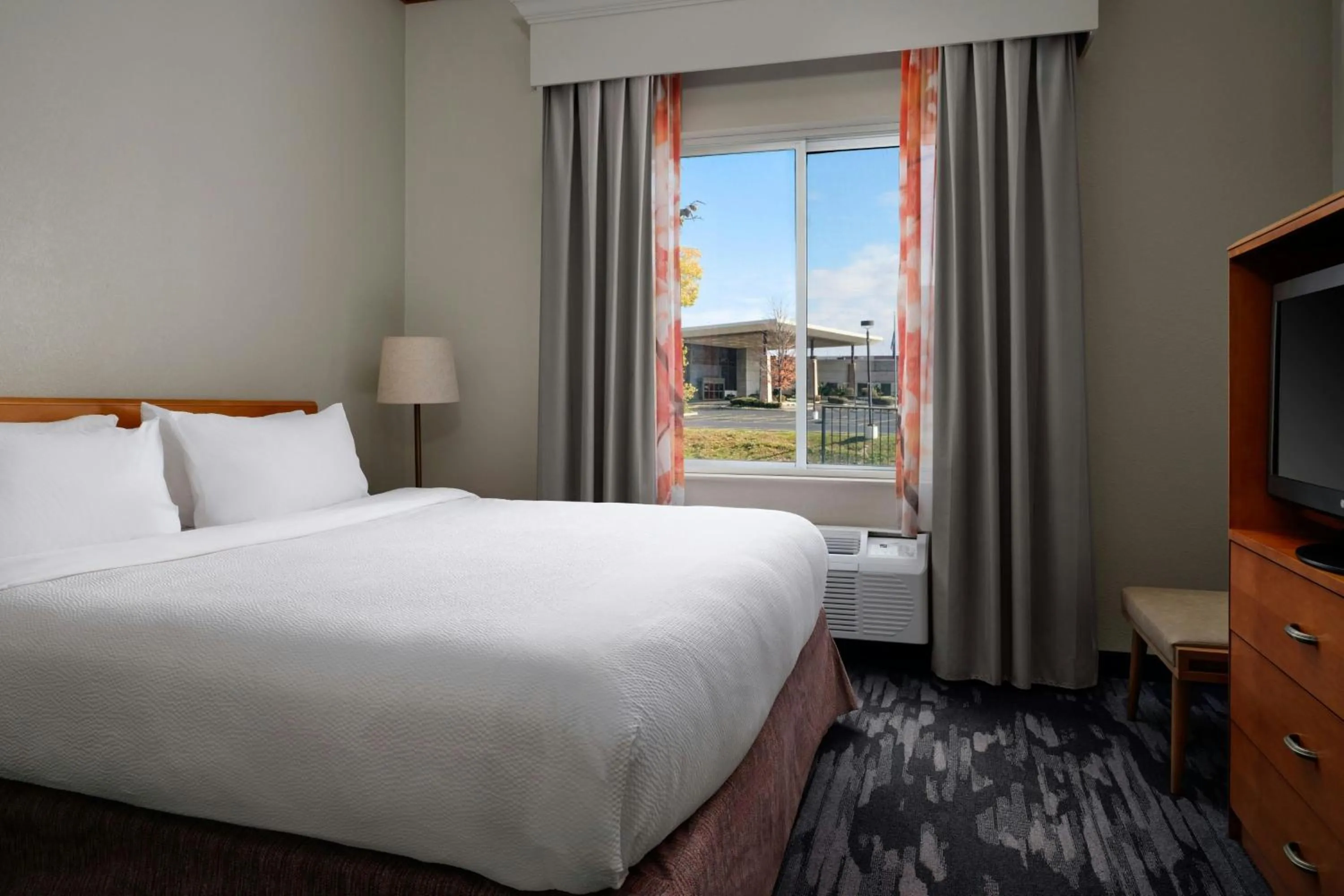 Bedroom, Bed in Fairfield Inn & Suites Indianapolis East