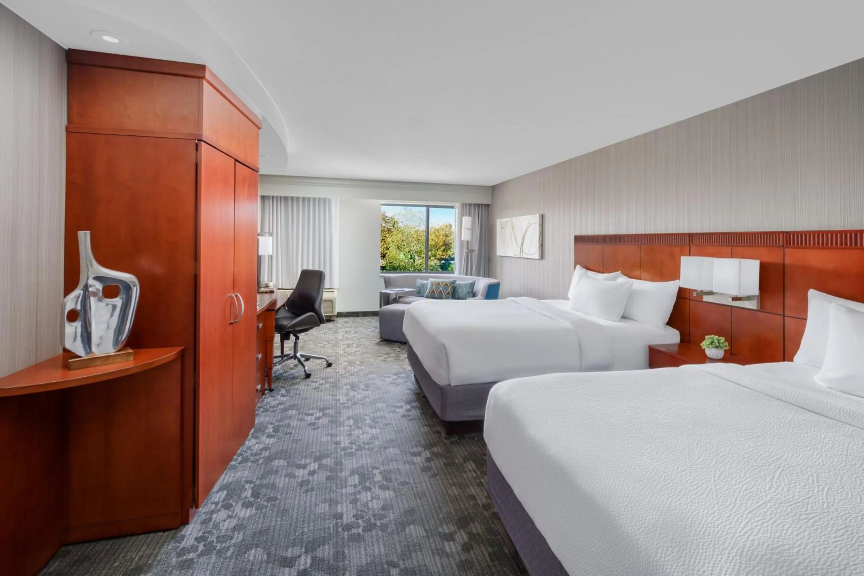 Photo of the whole room, Bed in Courtyard by Marriott Philadelphia Montgomeryville
