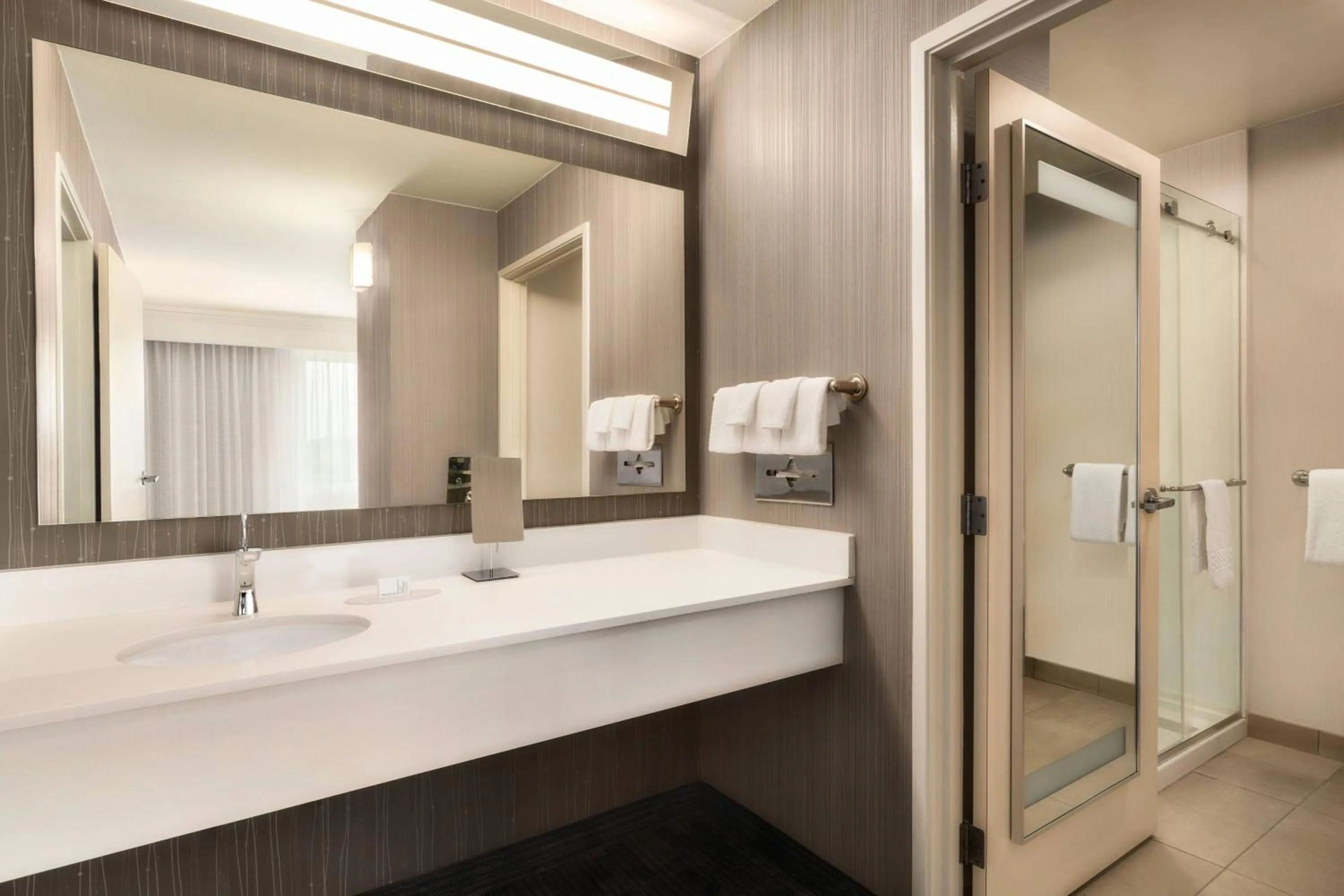 Bathroom in Courtyard by Marriott Philadelphia Montgomeryville