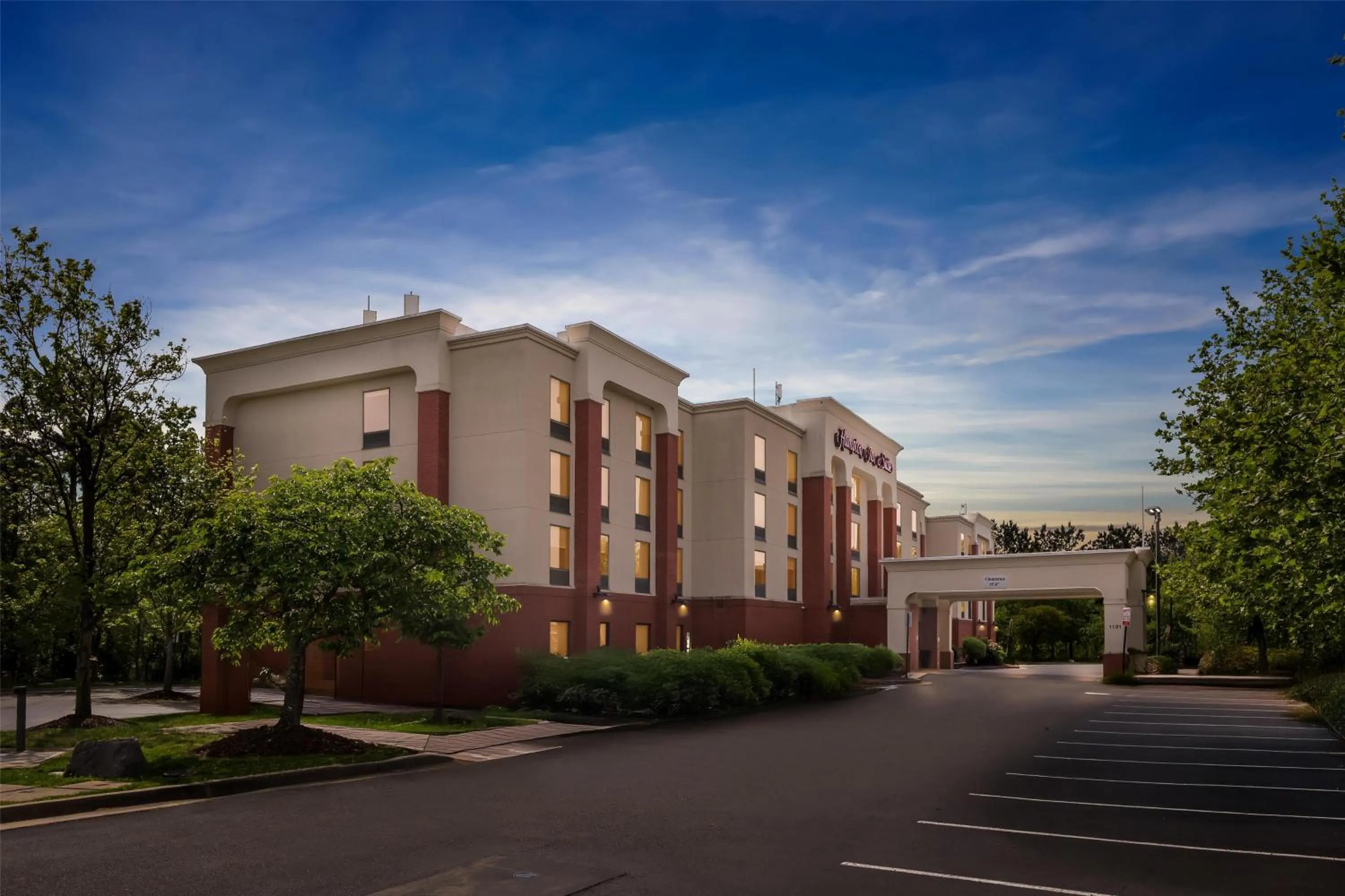 Property building in Hampton Inn & Suites Richmond/Virginia Center