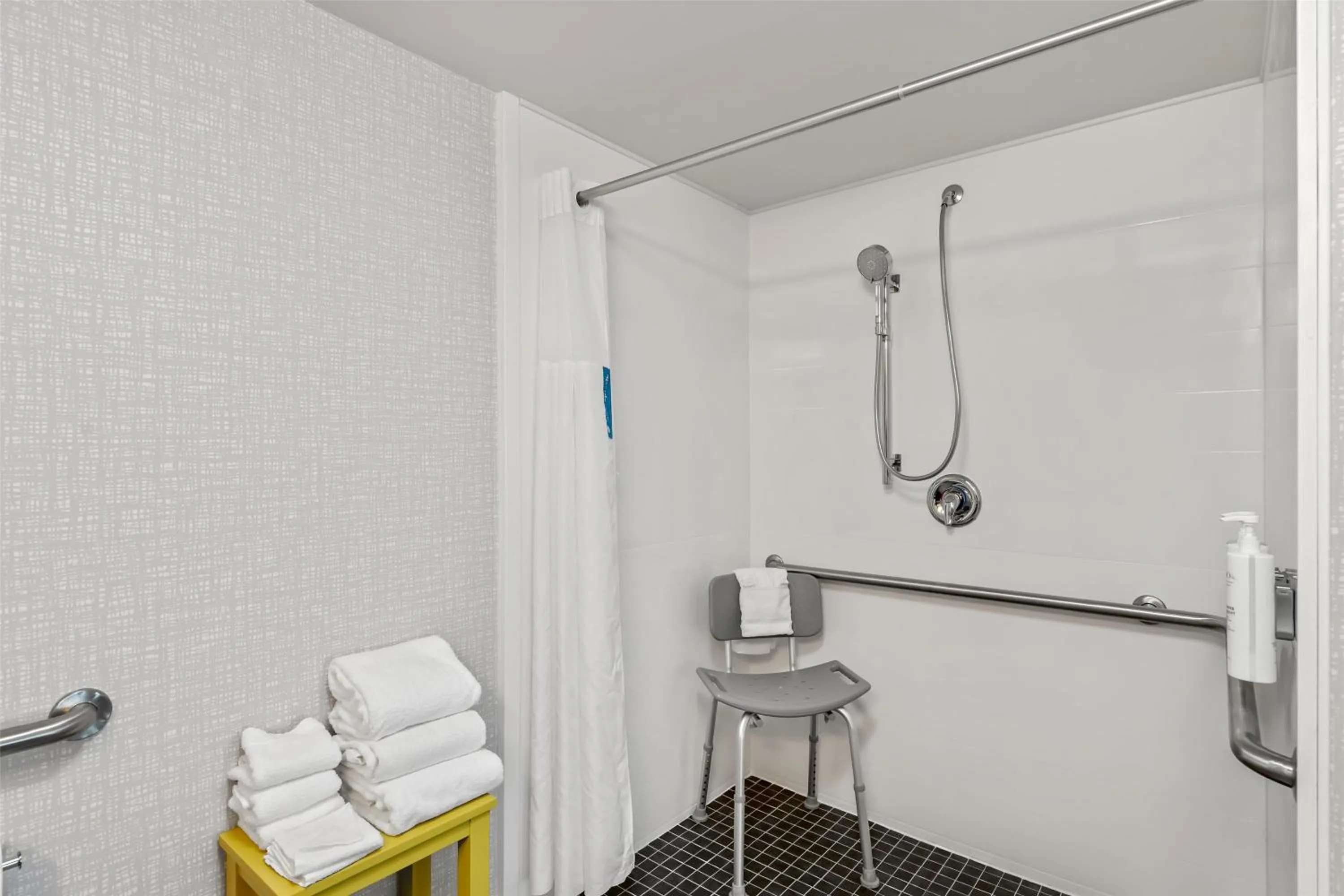 Bathroom in Hampton Inn & Suites Richmond/Virginia Center