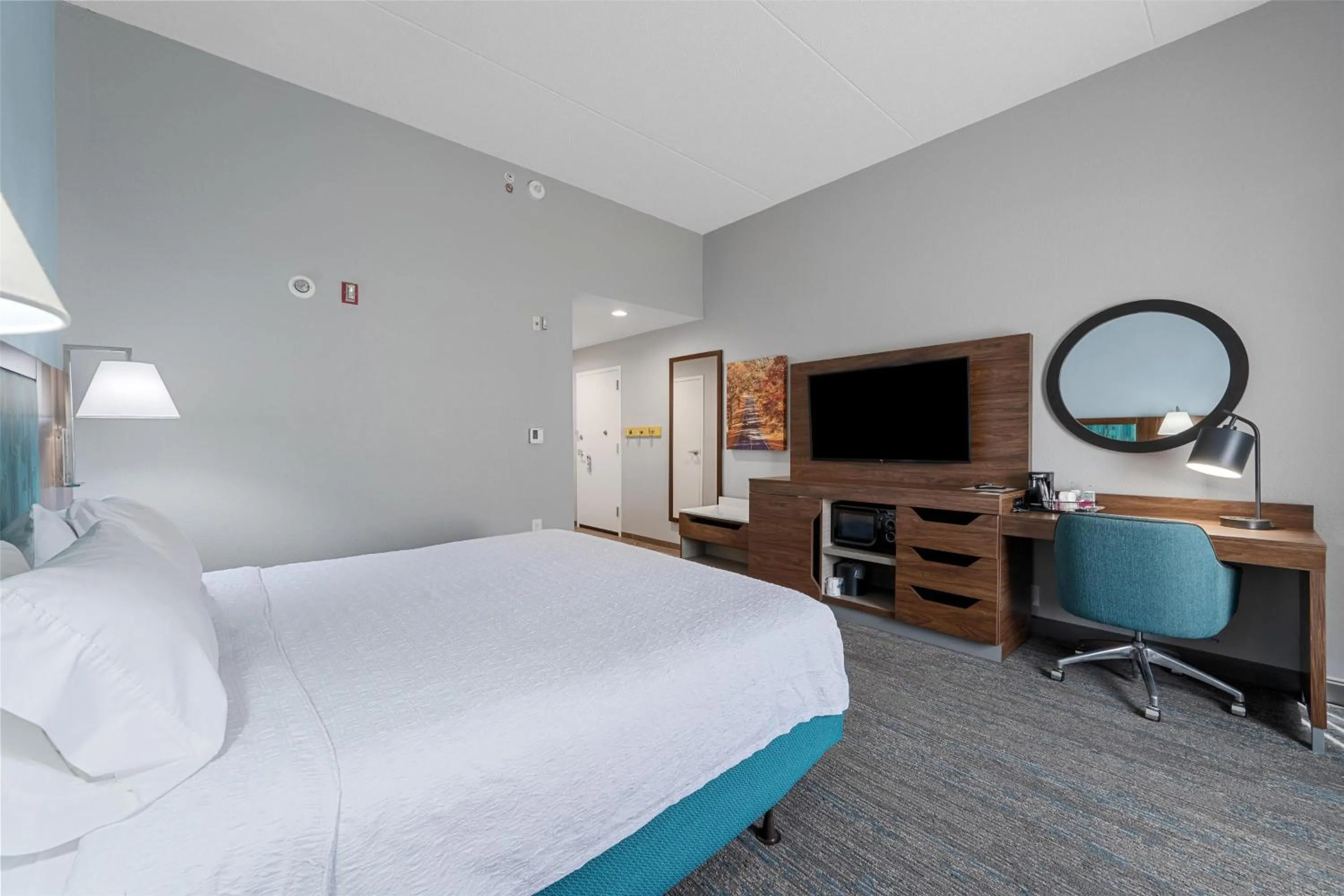 Bed in Hampton Inn Front Royal