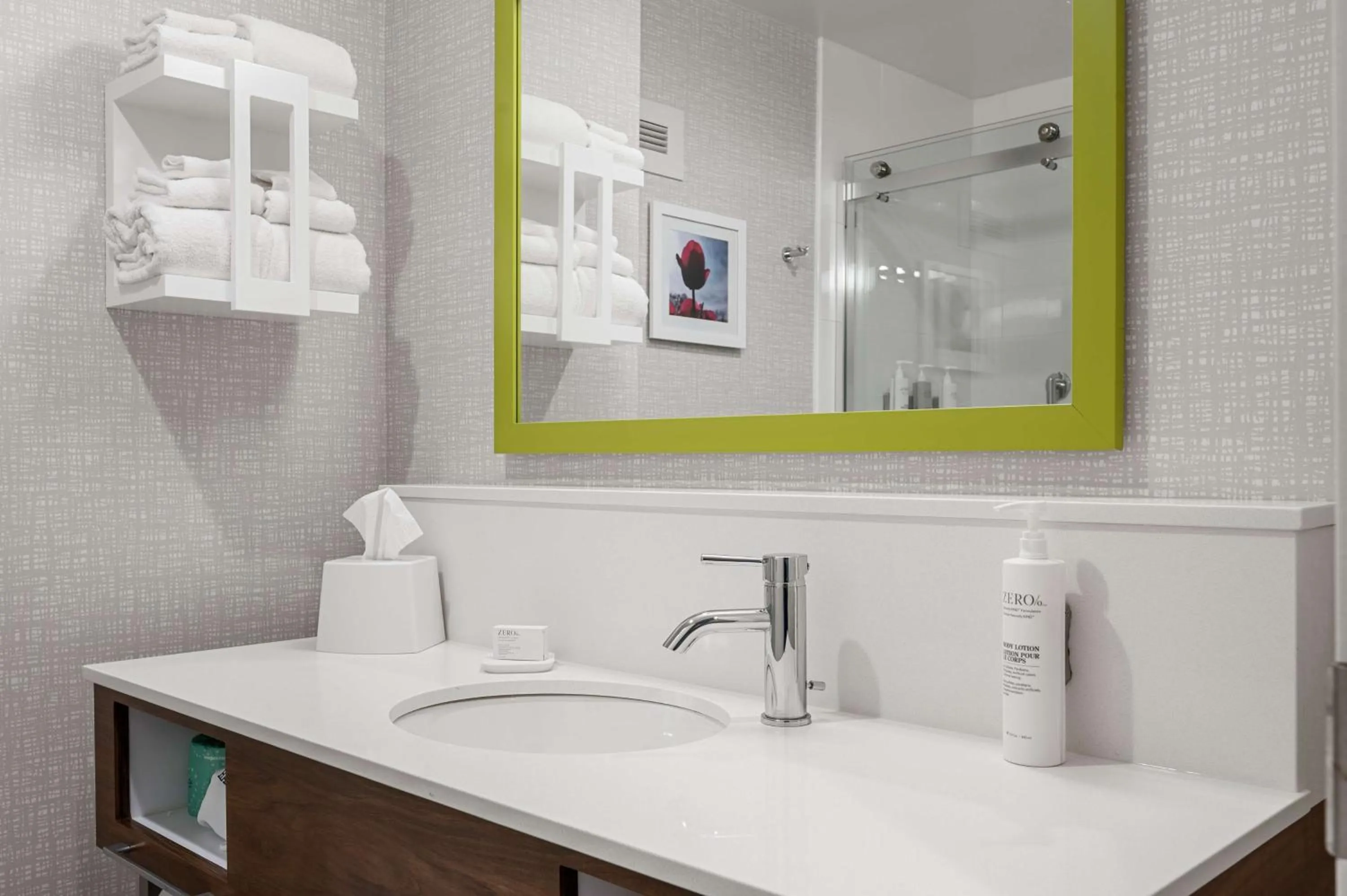 Bathroom in Hampton Inn Front Royal