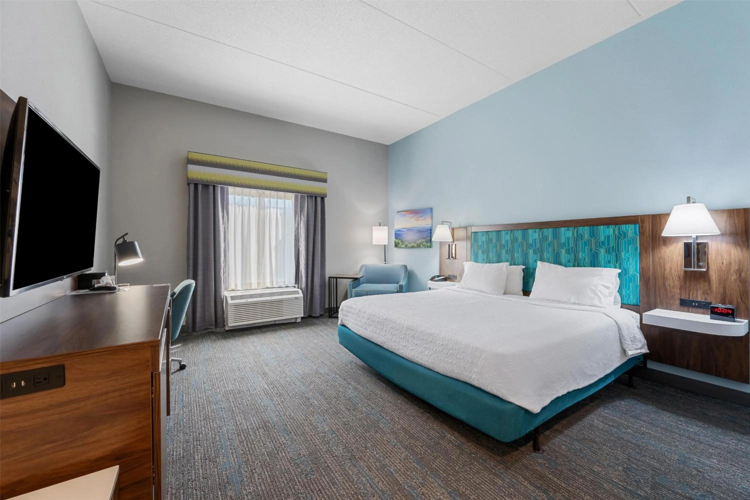 Bed in Hampton Inn Front Royal