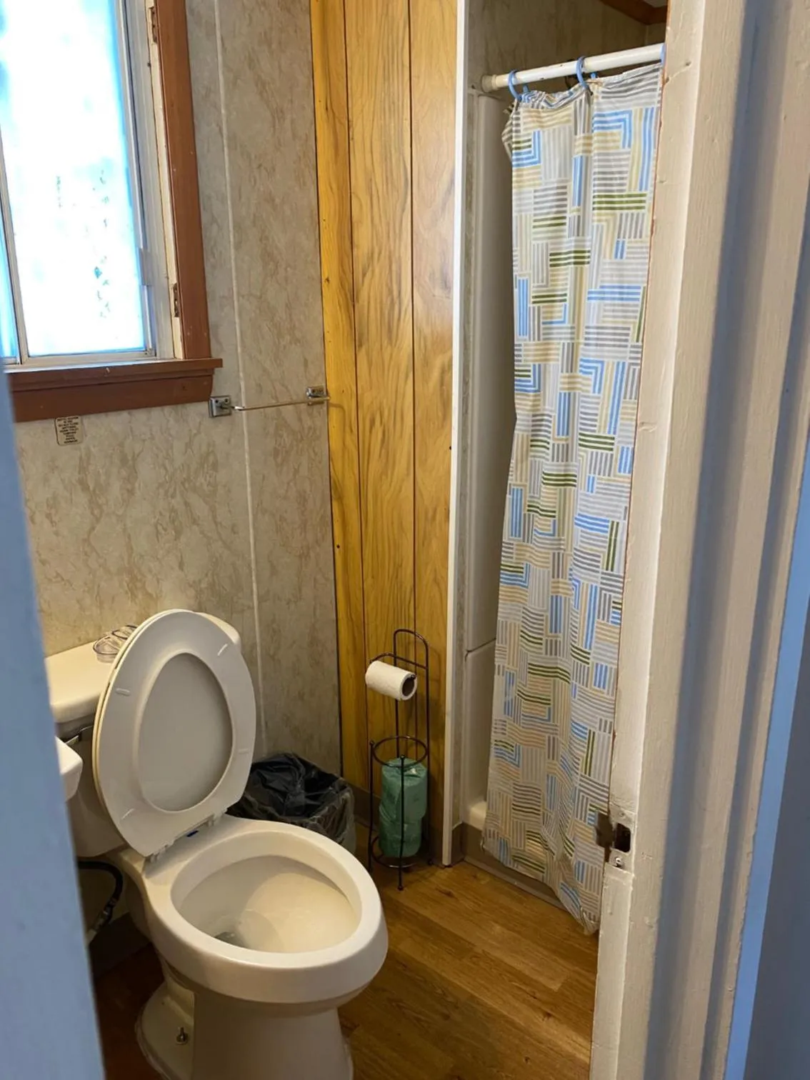 Bathroom in Hillside Motel