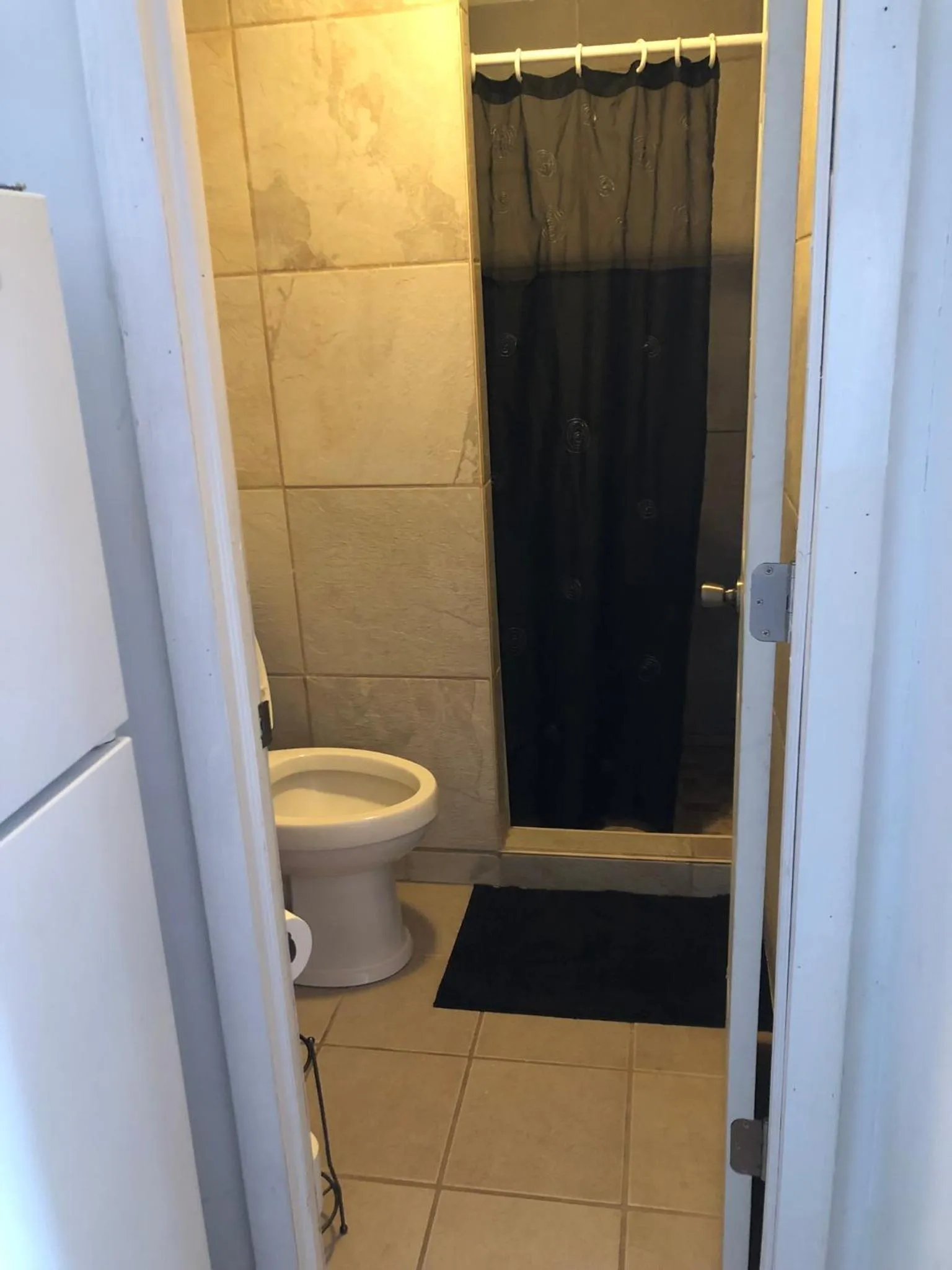 Bathroom in Hillside Motel