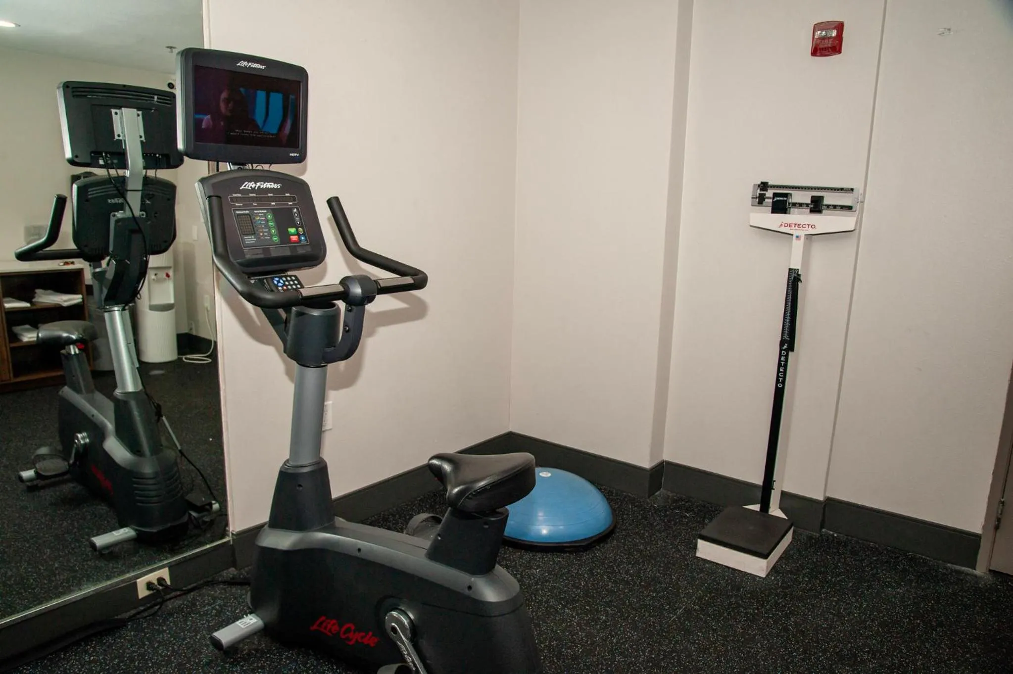 Fitness centre/facilities in Holiday Inn Express Tucson-Airport by IHG