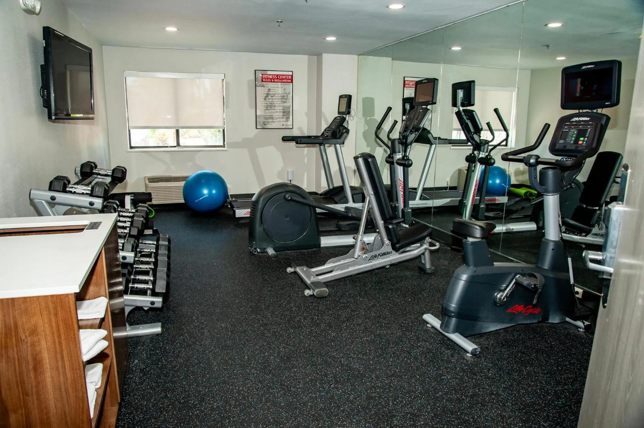 Fitness centre/facilities in Holiday Inn Express Tucson-Airport by IHG