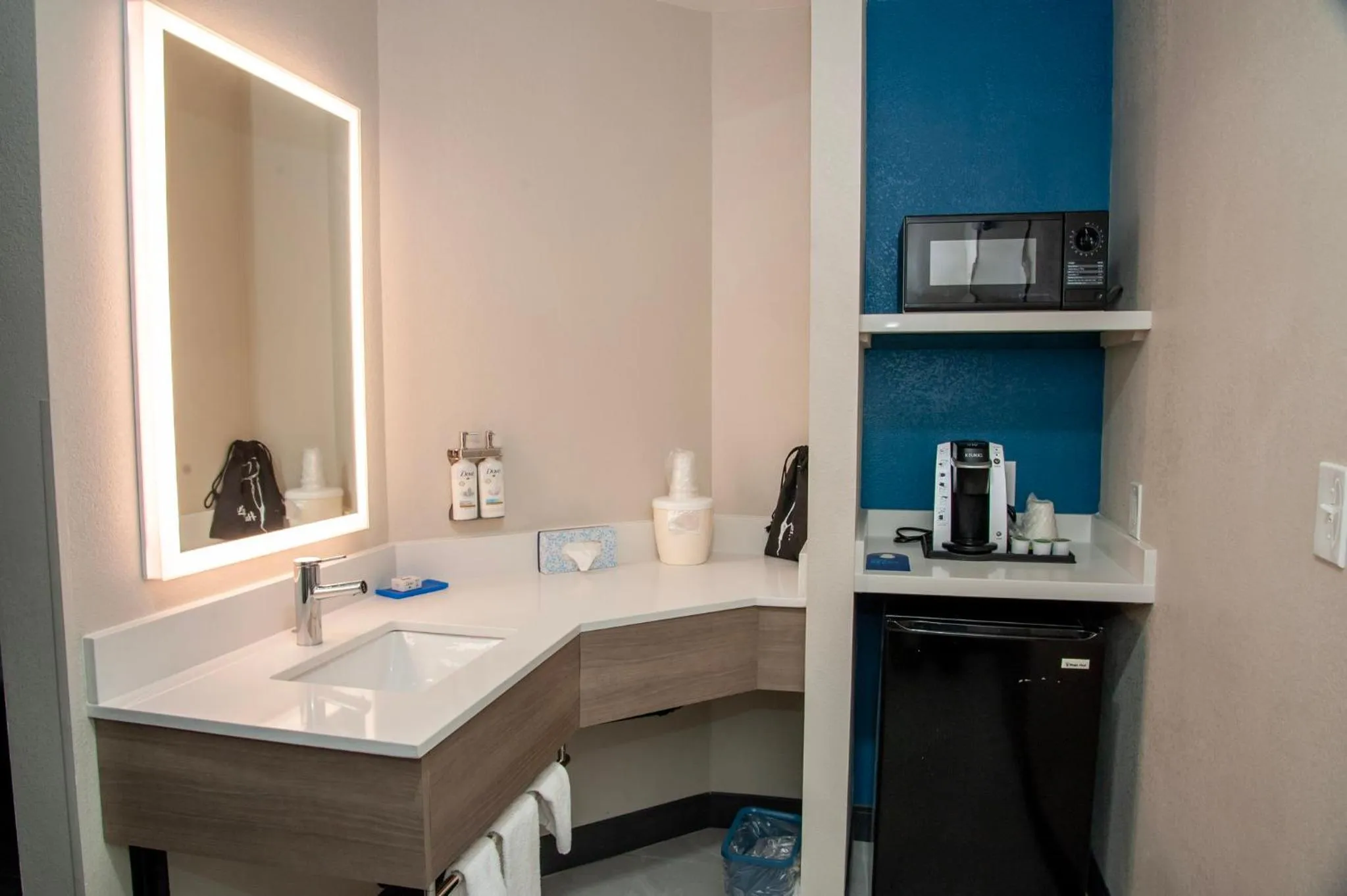 Photo of the whole room in Holiday Inn Express Tucson-Airport by IHG