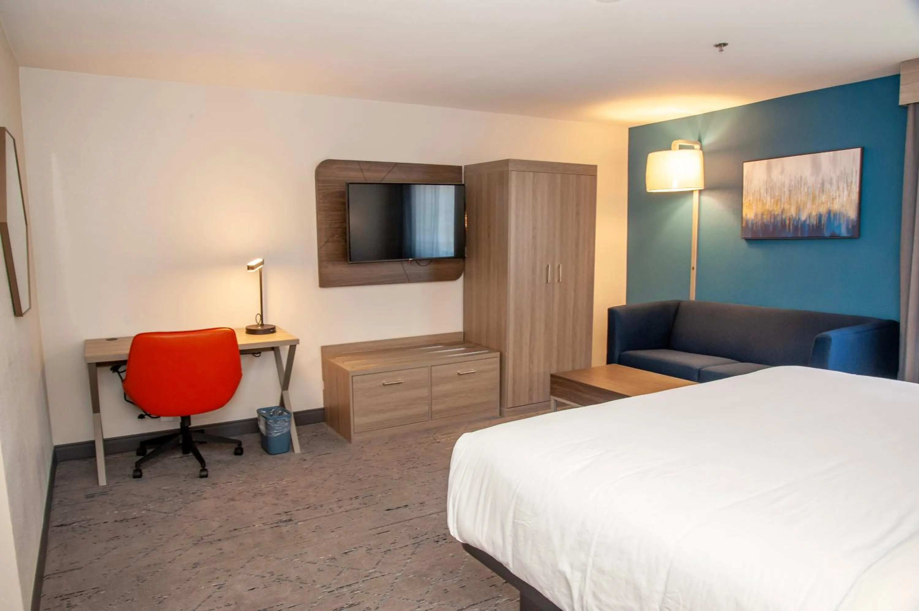 Photo of the whole room, Bed in Holiday Inn Express Tucson-Airport by IHG