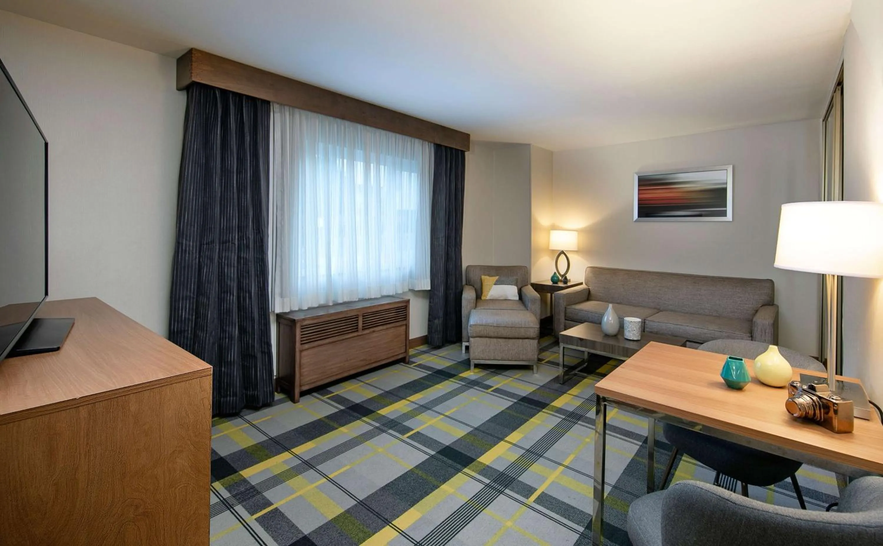 Living room in The Wayfarer San Luis Obispo, Tapestry Collection by Hilton