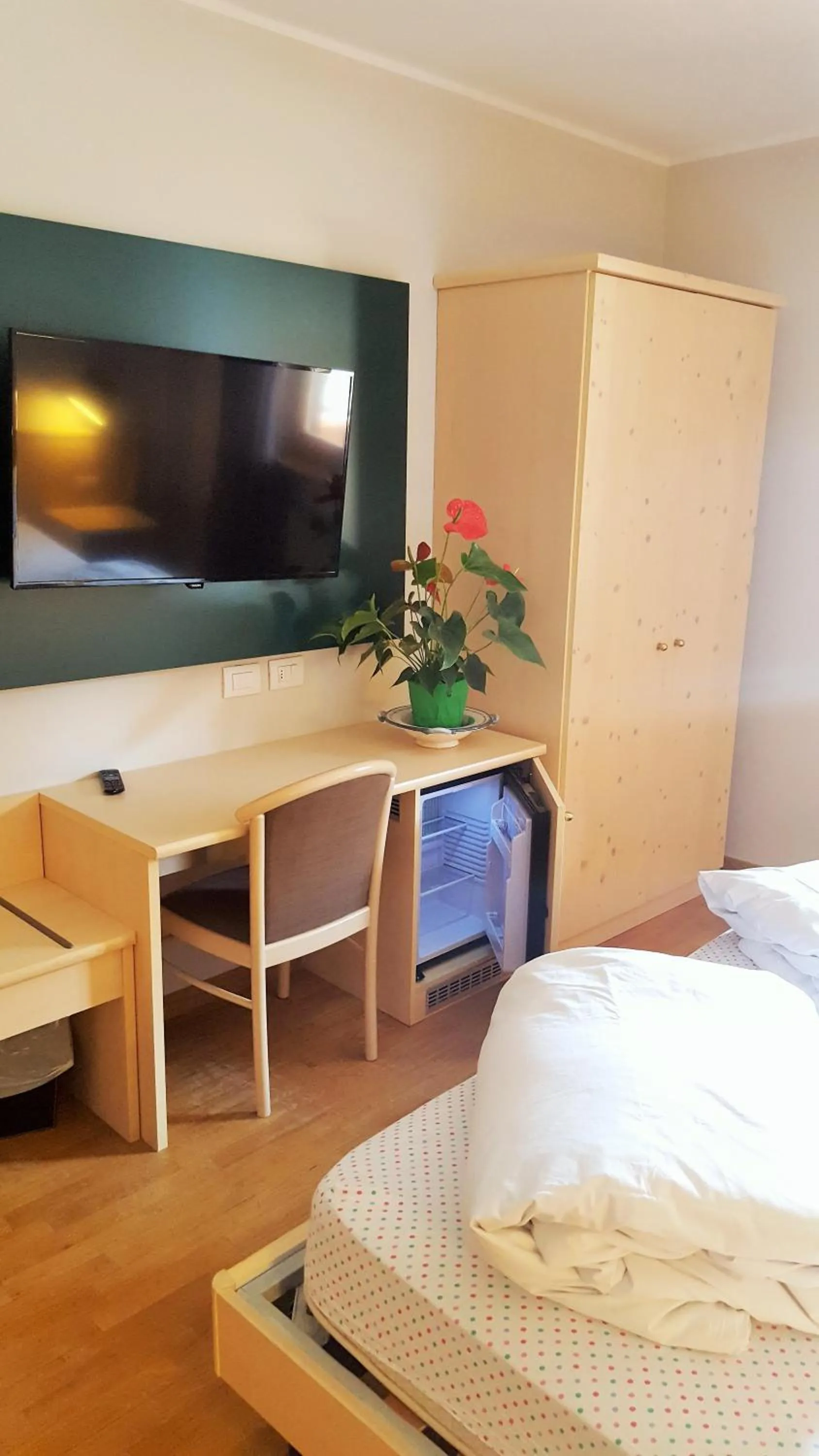 Photo of the whole room, Bed in Hotel Principe Marmolada