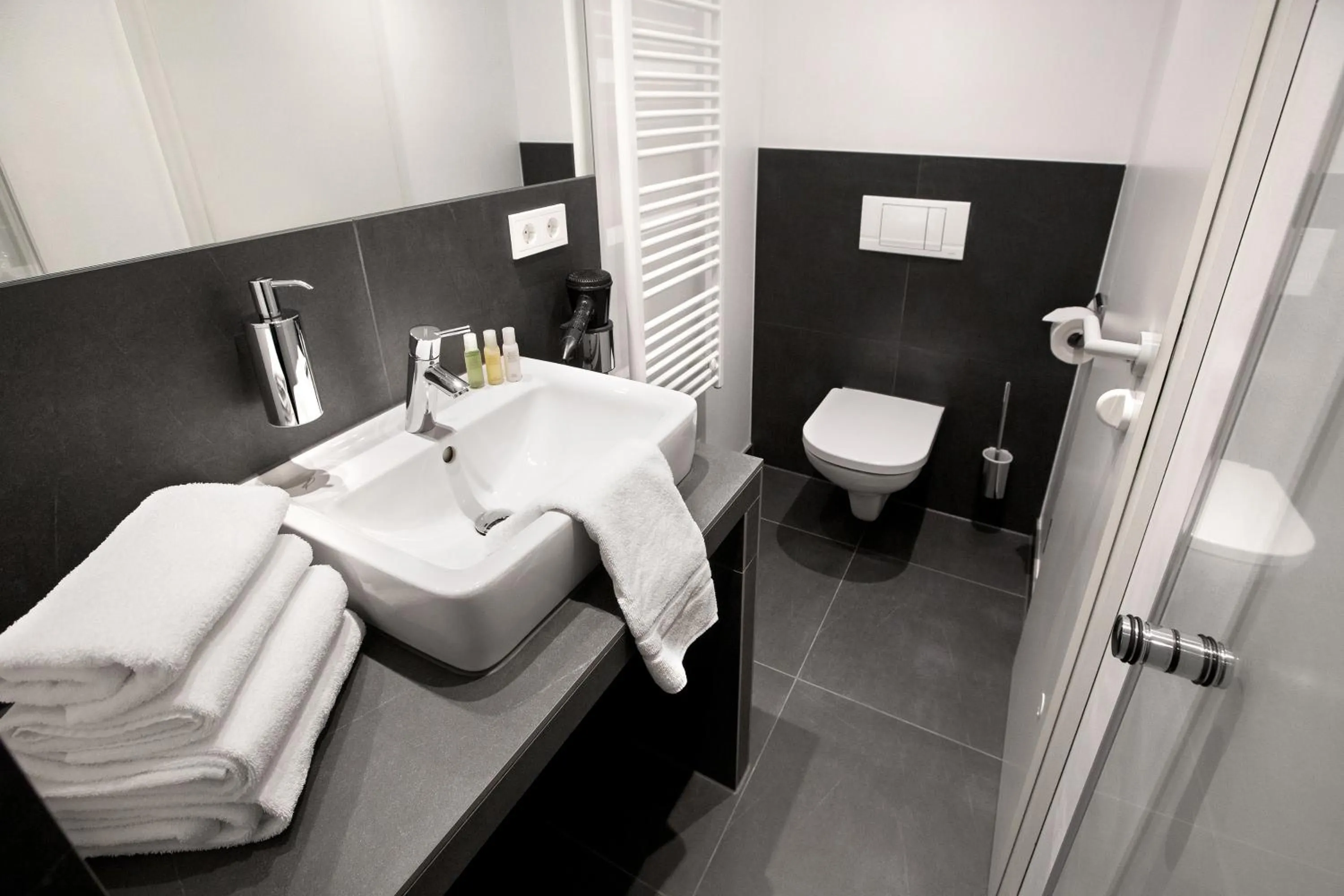 Bathroom in LINDEMANN'S