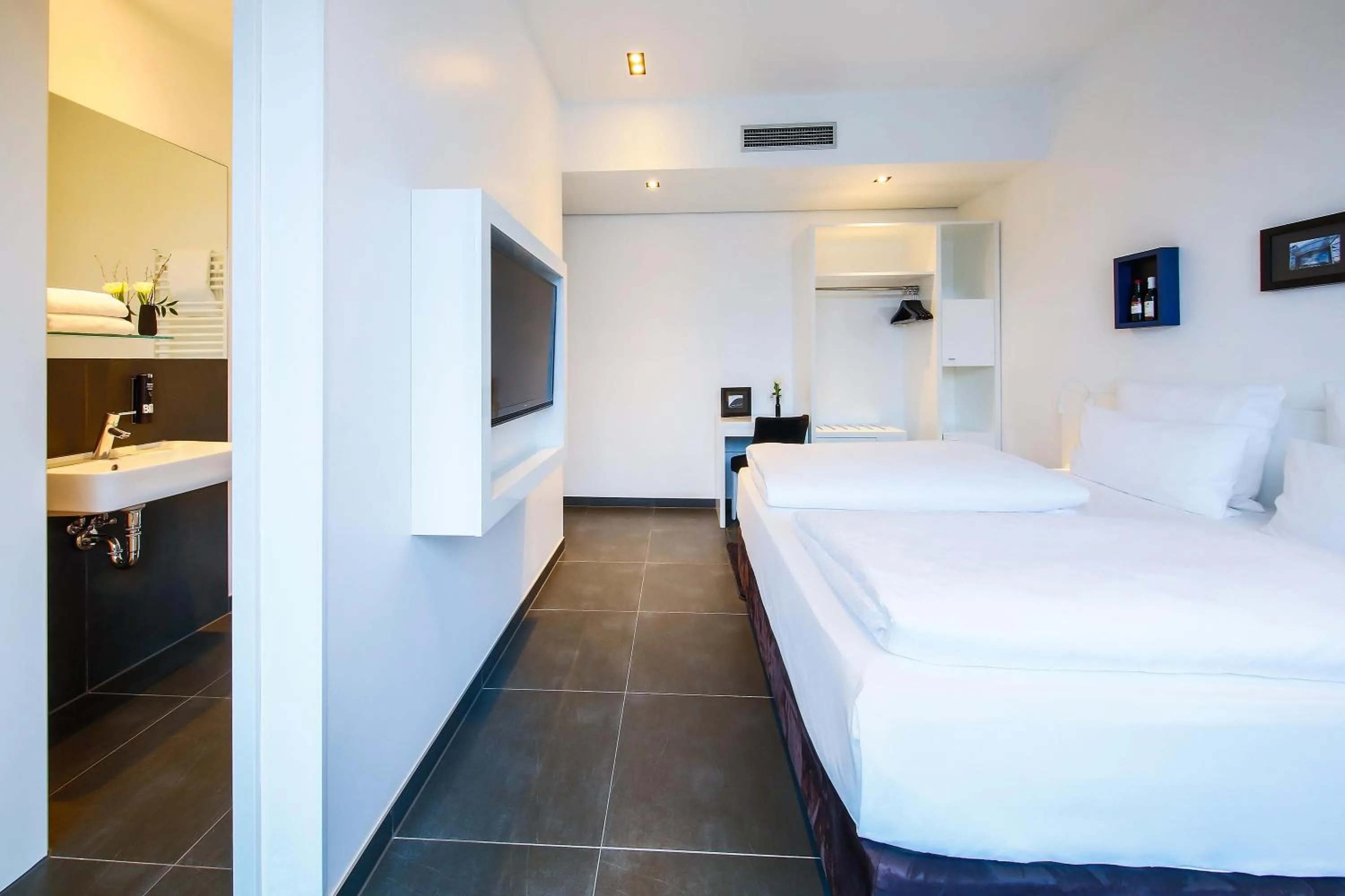 Bathroom, Bed in LINDEMANN'S