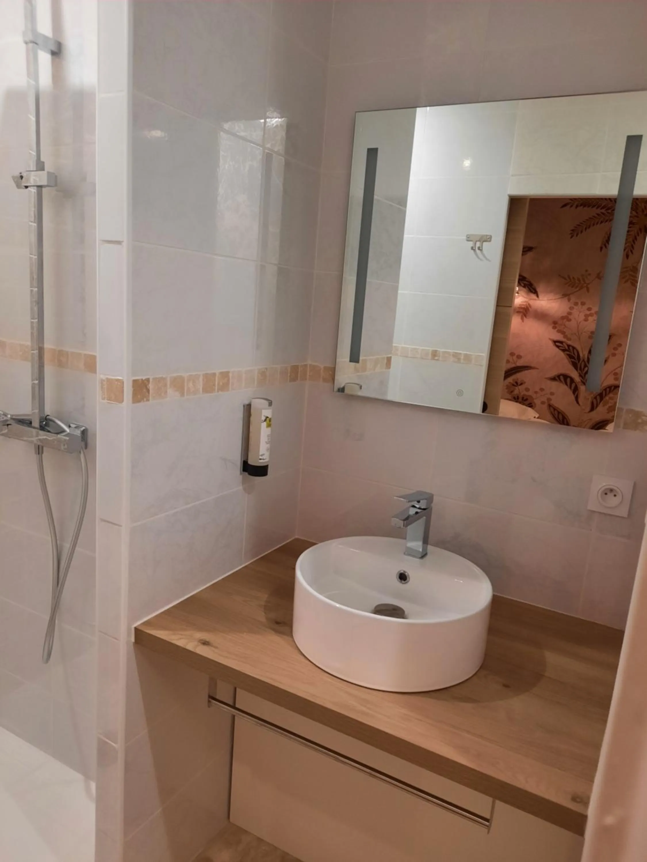 Logis Hôtels - Hôtel et Restaurant Les Voyageurs