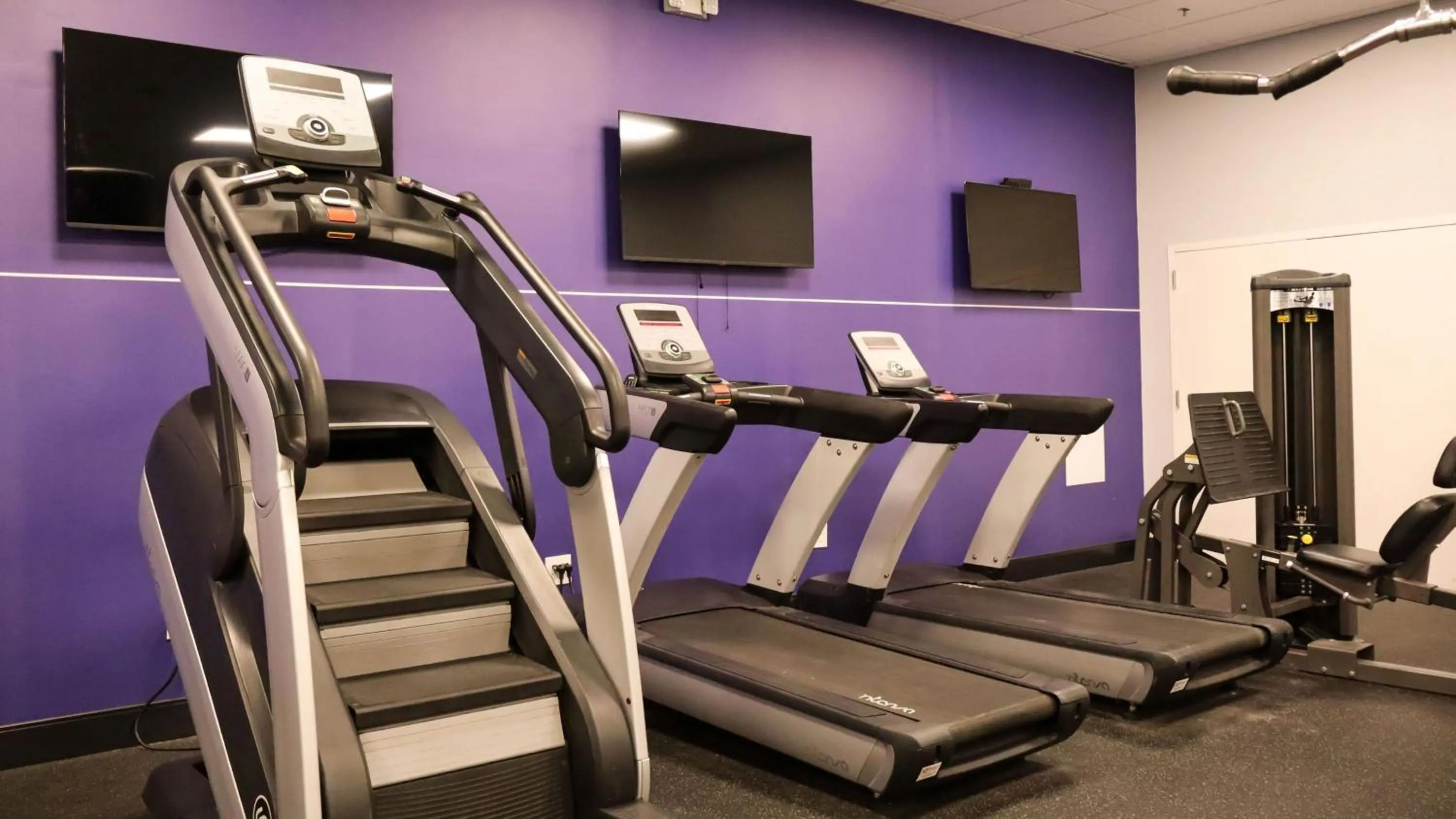 Fitness centre/facilities in Holiday Inn Omaha Downtown - Waterpark by IHG
