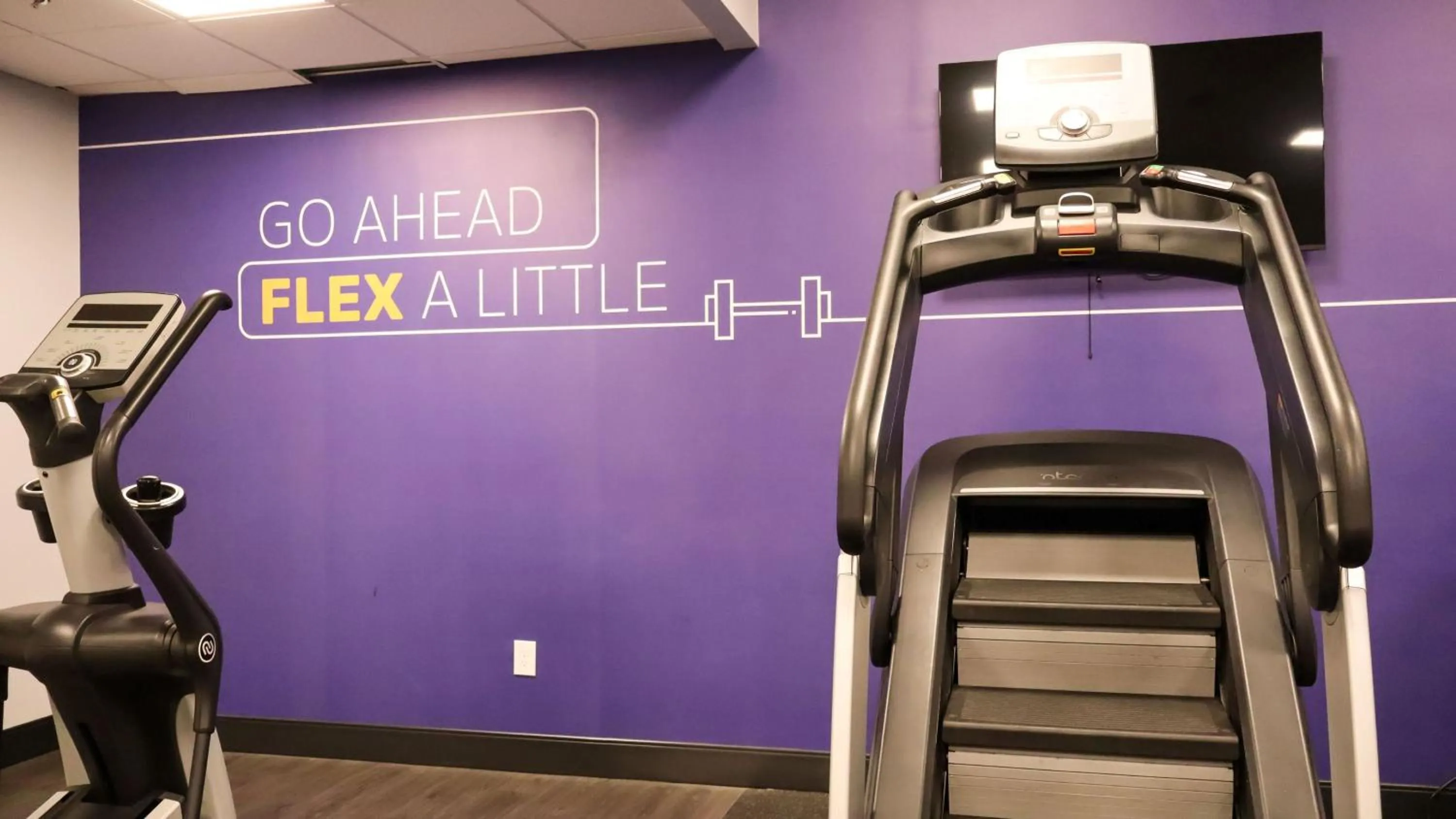 Fitness centre/facilities in Holiday Inn Omaha Downtown - Waterpark by IHG