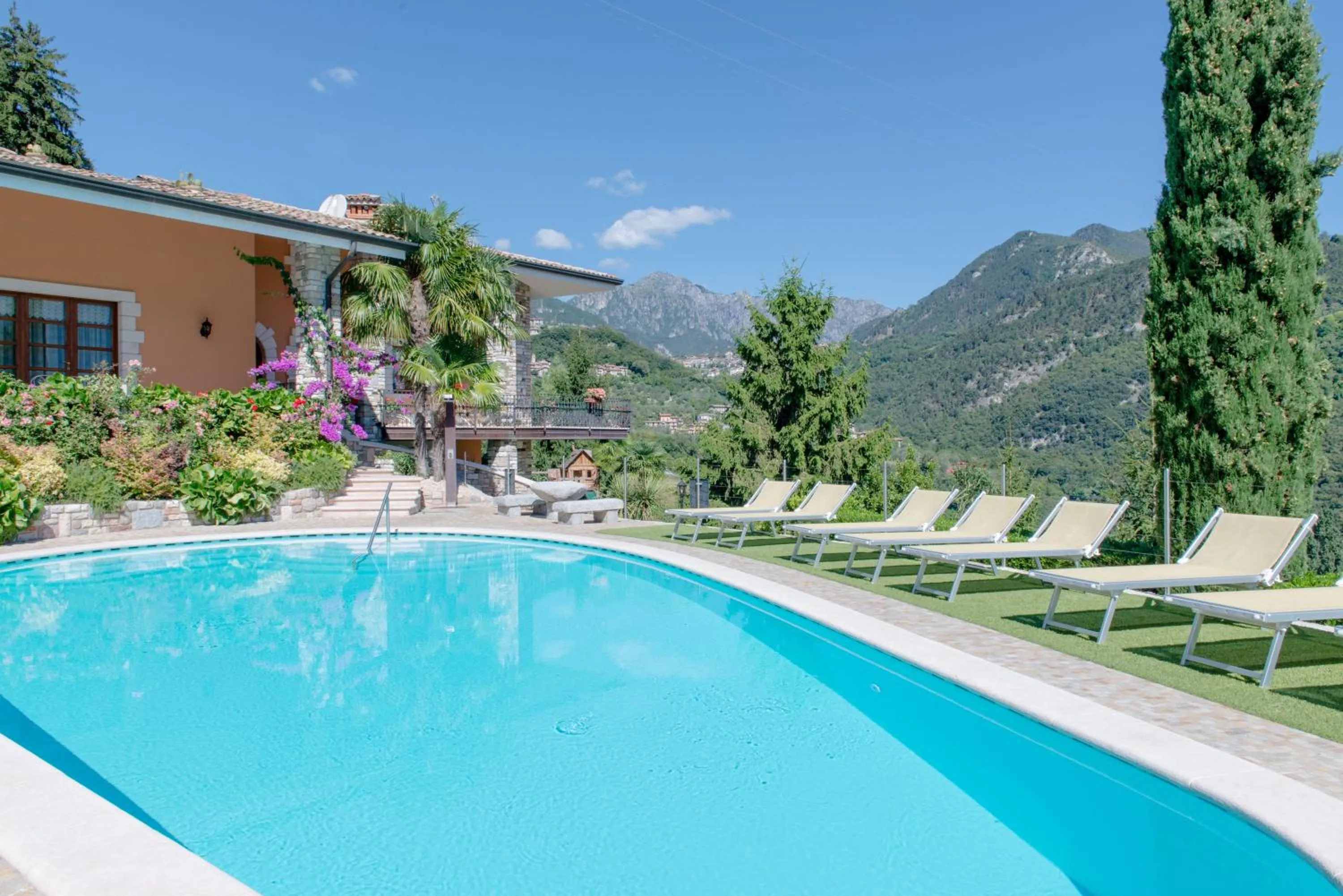 Swimming pool in Residence Terry