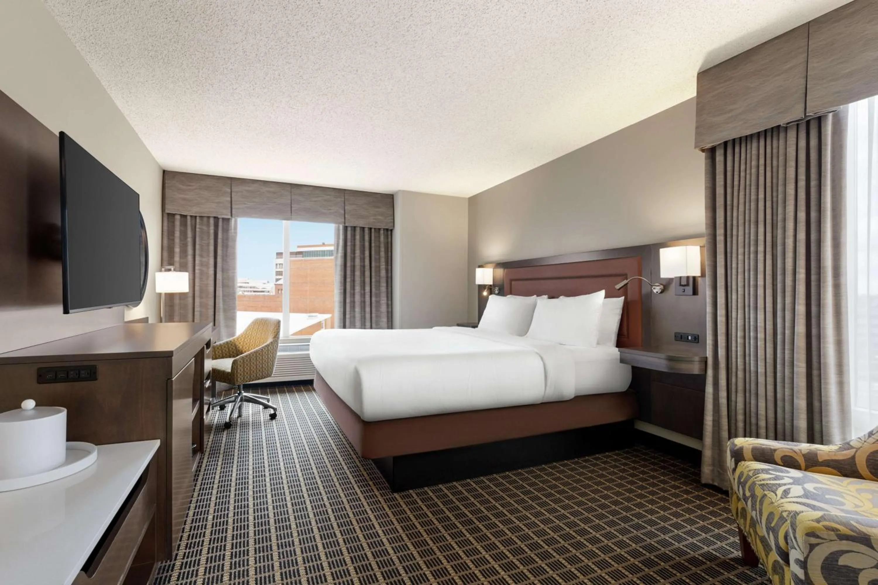 Bedroom, Bed in Hampton Inn & Suites Greenville-Downtown-Riverplace