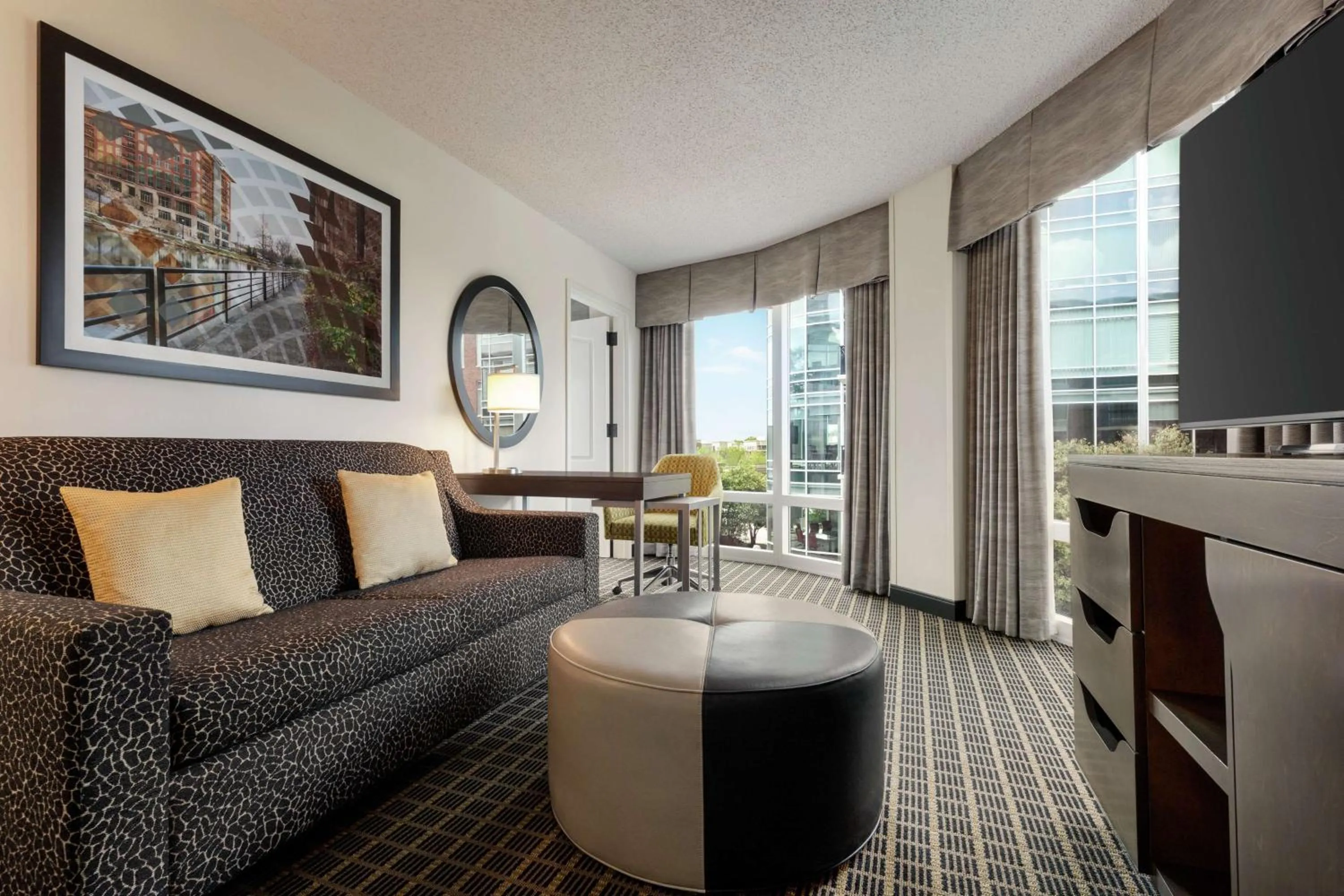 Bedroom in Hampton Inn & Suites Greenville-Downtown-Riverplace