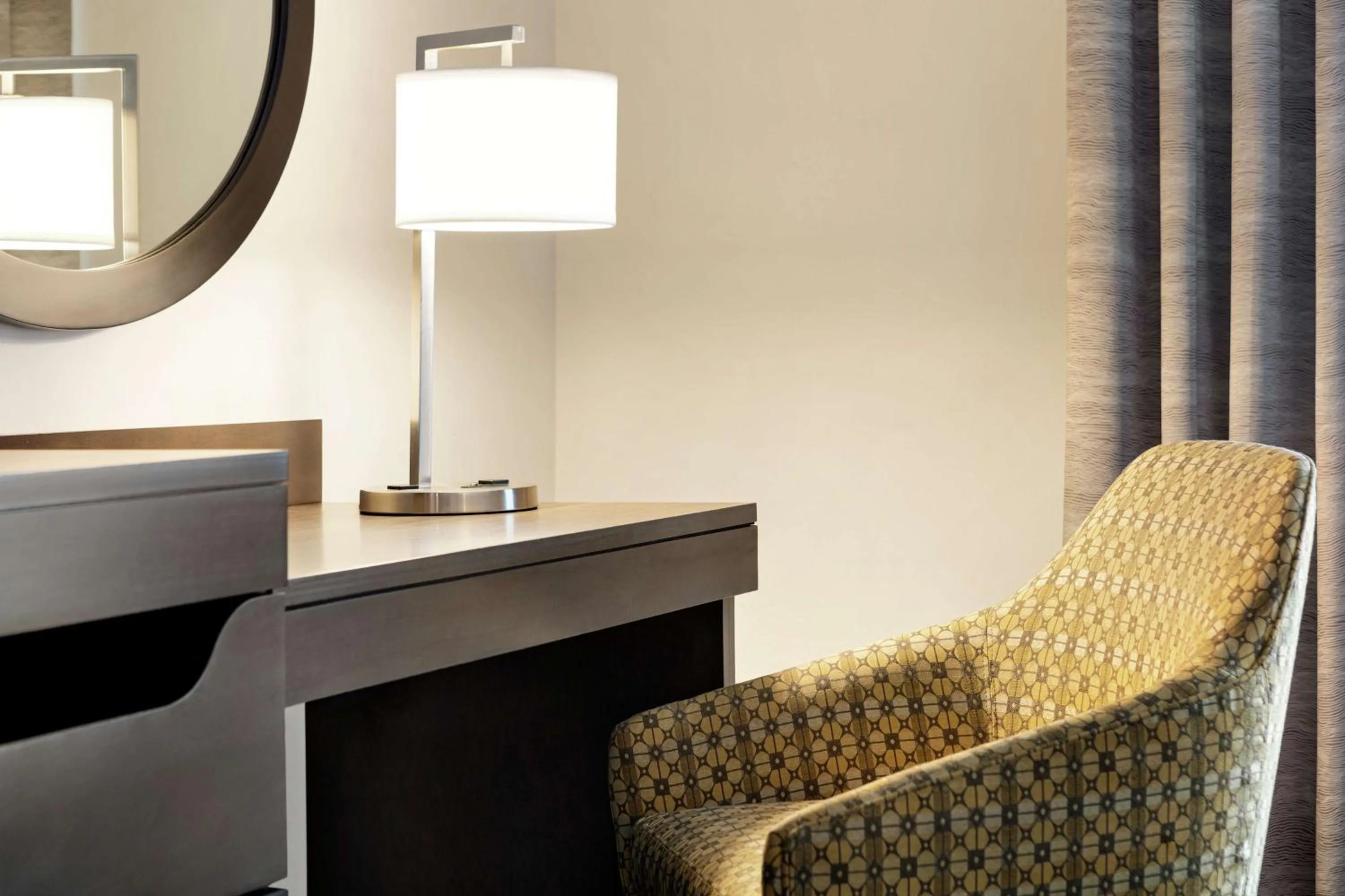 Bedroom in Hampton Inn & Suites Greenville-Downtown-Riverplace