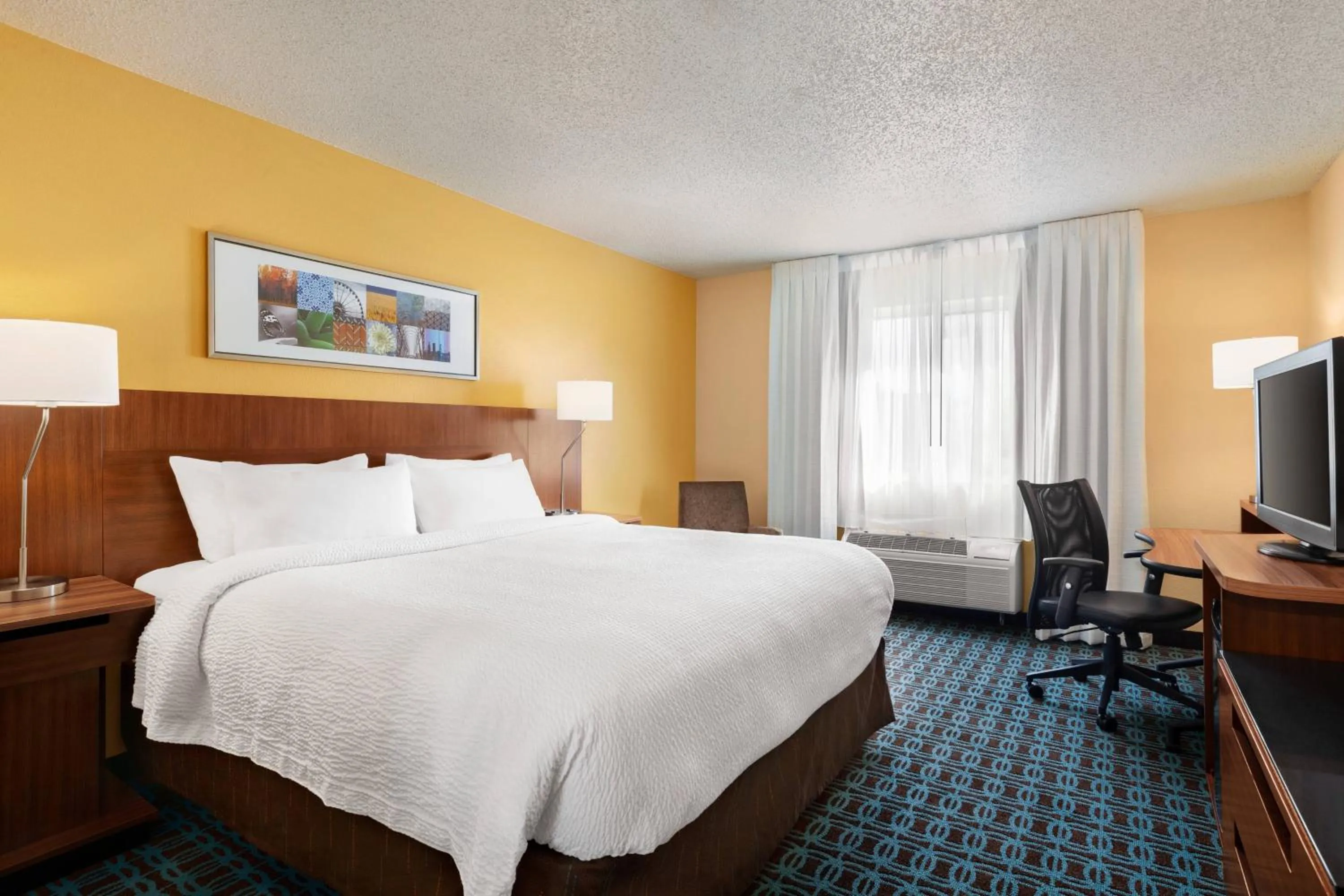 Photo of the whole room, Bed in Fairfield Inn Roseville
