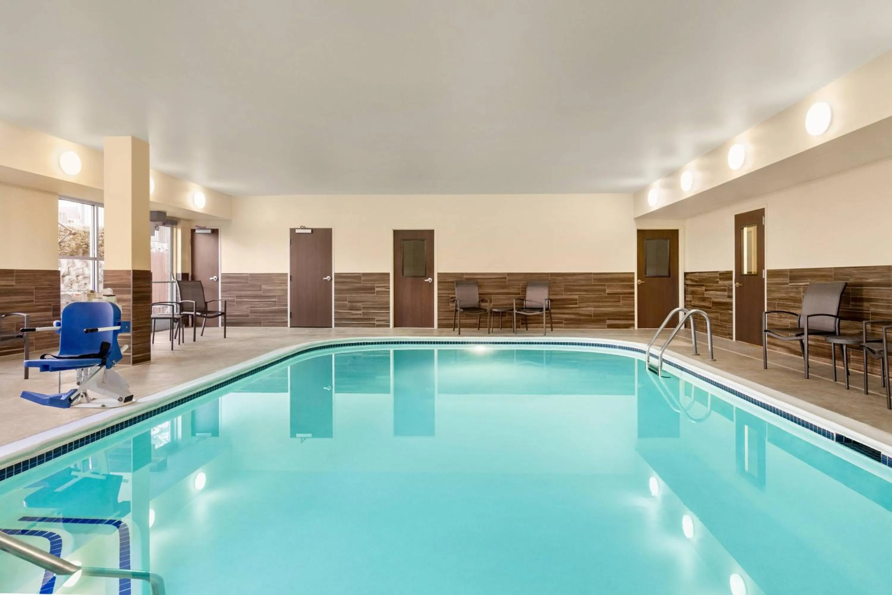 Swimming pool in Fairfield Inn Roseville