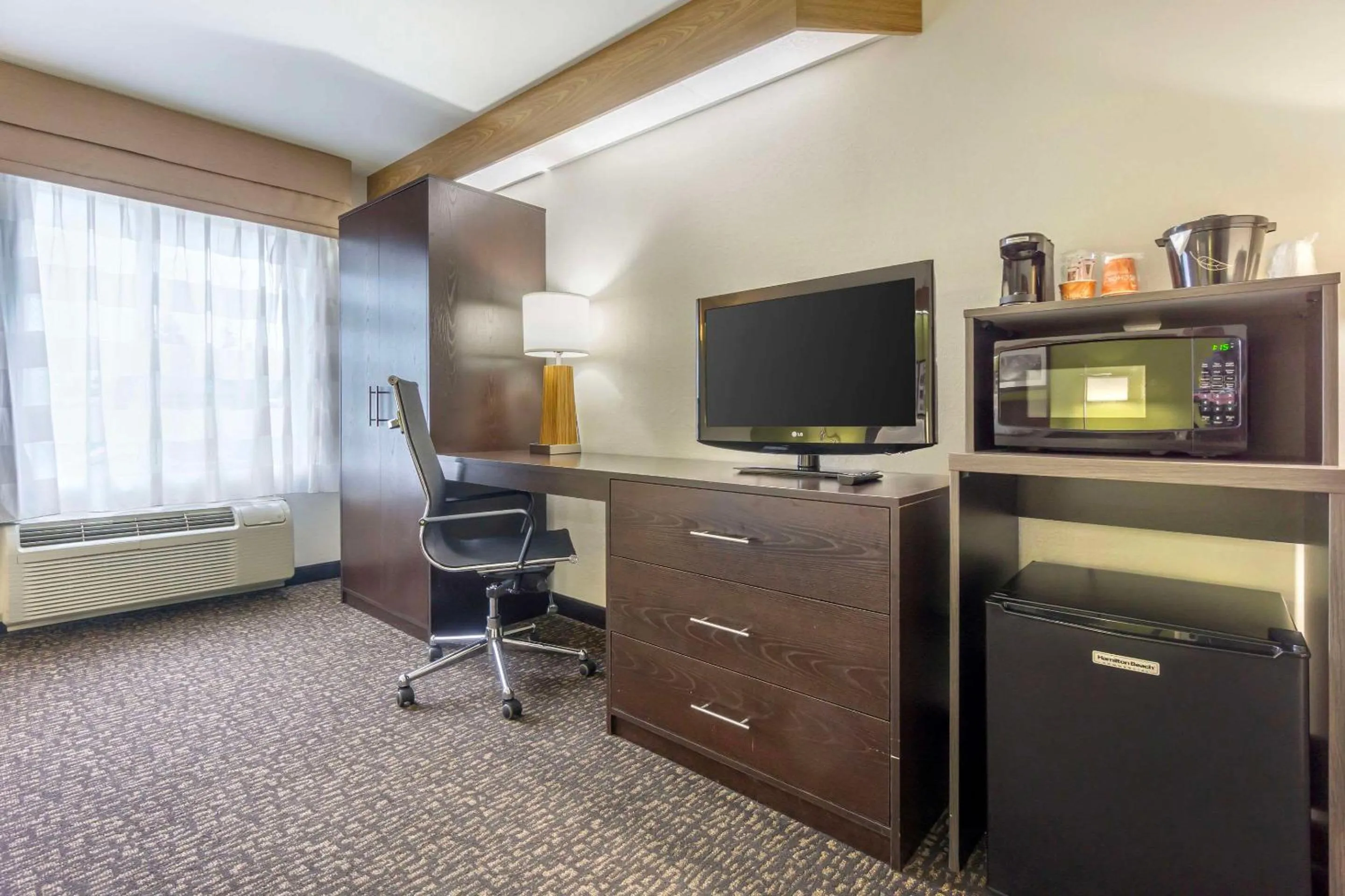 Bedroom in Sleep Inn Sea Tac Airport