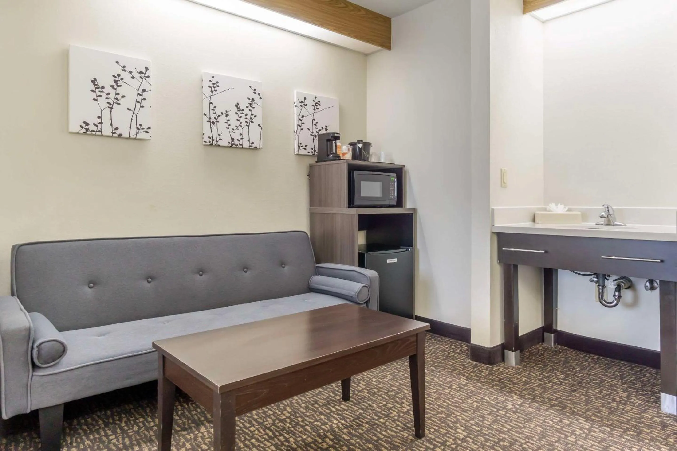 Bedroom in Sleep Inn Sea Tac Airport