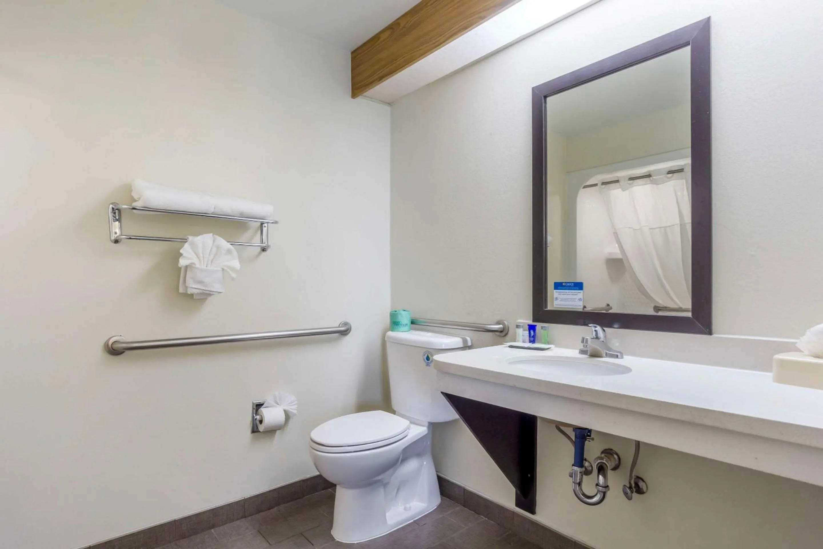 Bedroom in Sleep Inn Sea Tac Airport