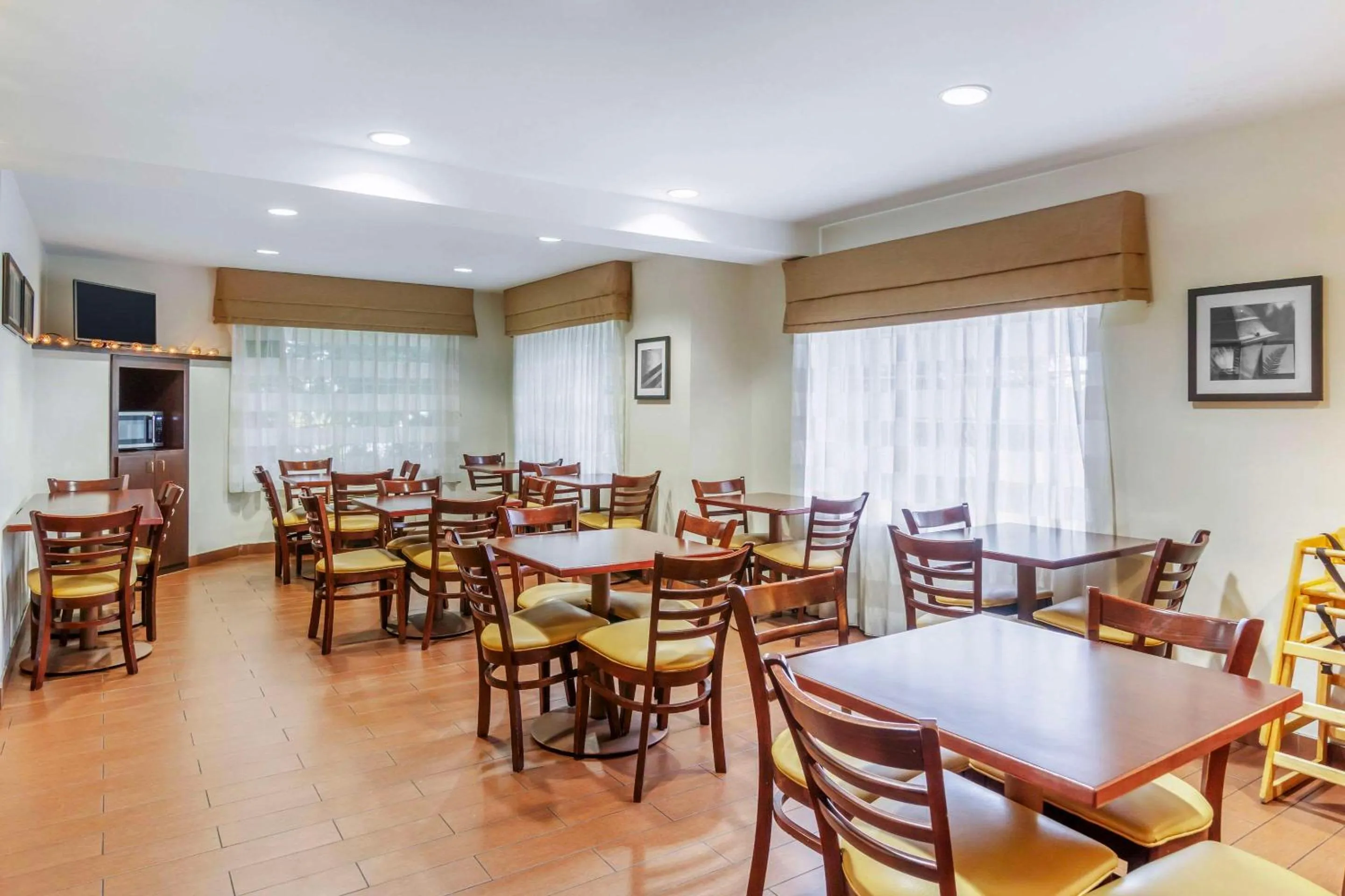 Breakfast in Sleep Inn Sea Tac Airport