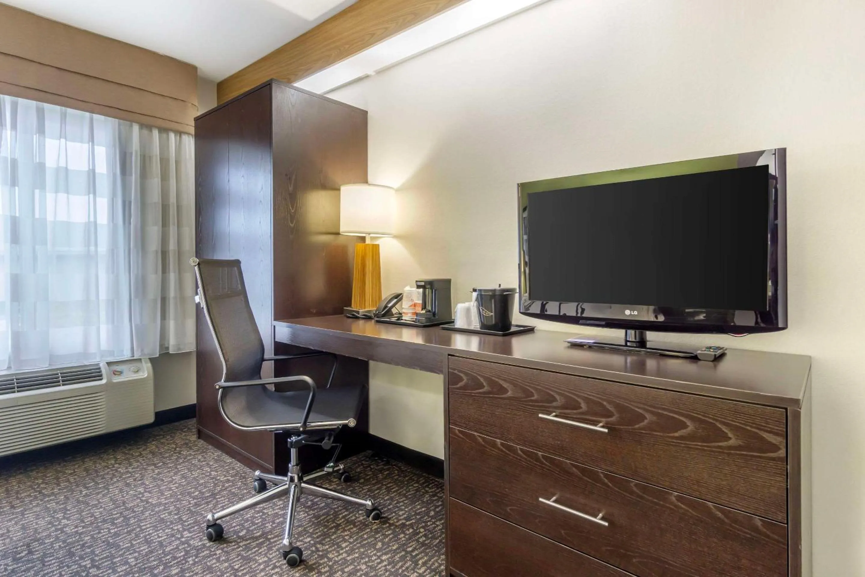 Bedroom in Sleep Inn Sea Tac Airport