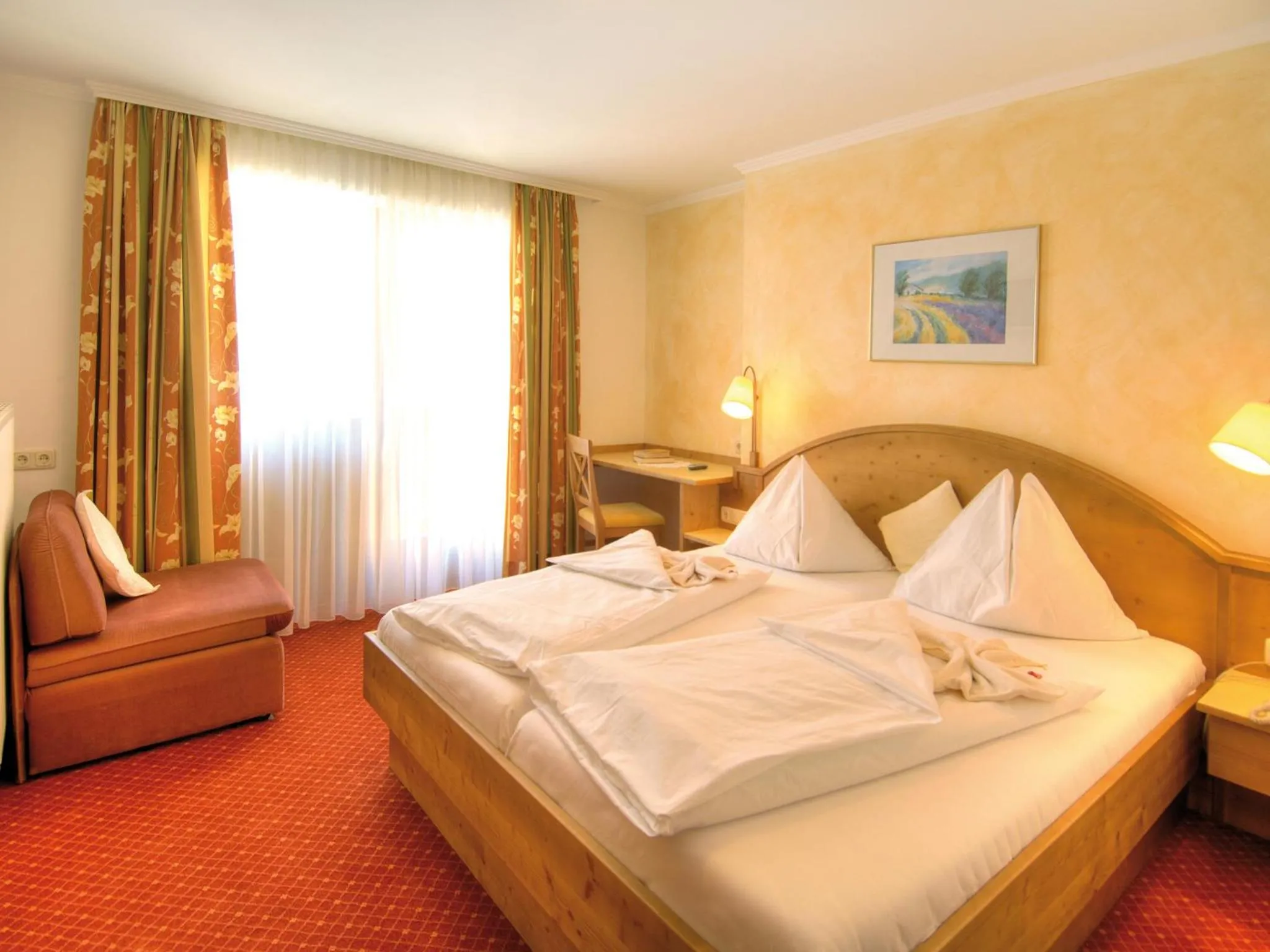 Photo of the whole room, Bed in Hotel Salzburger Hof