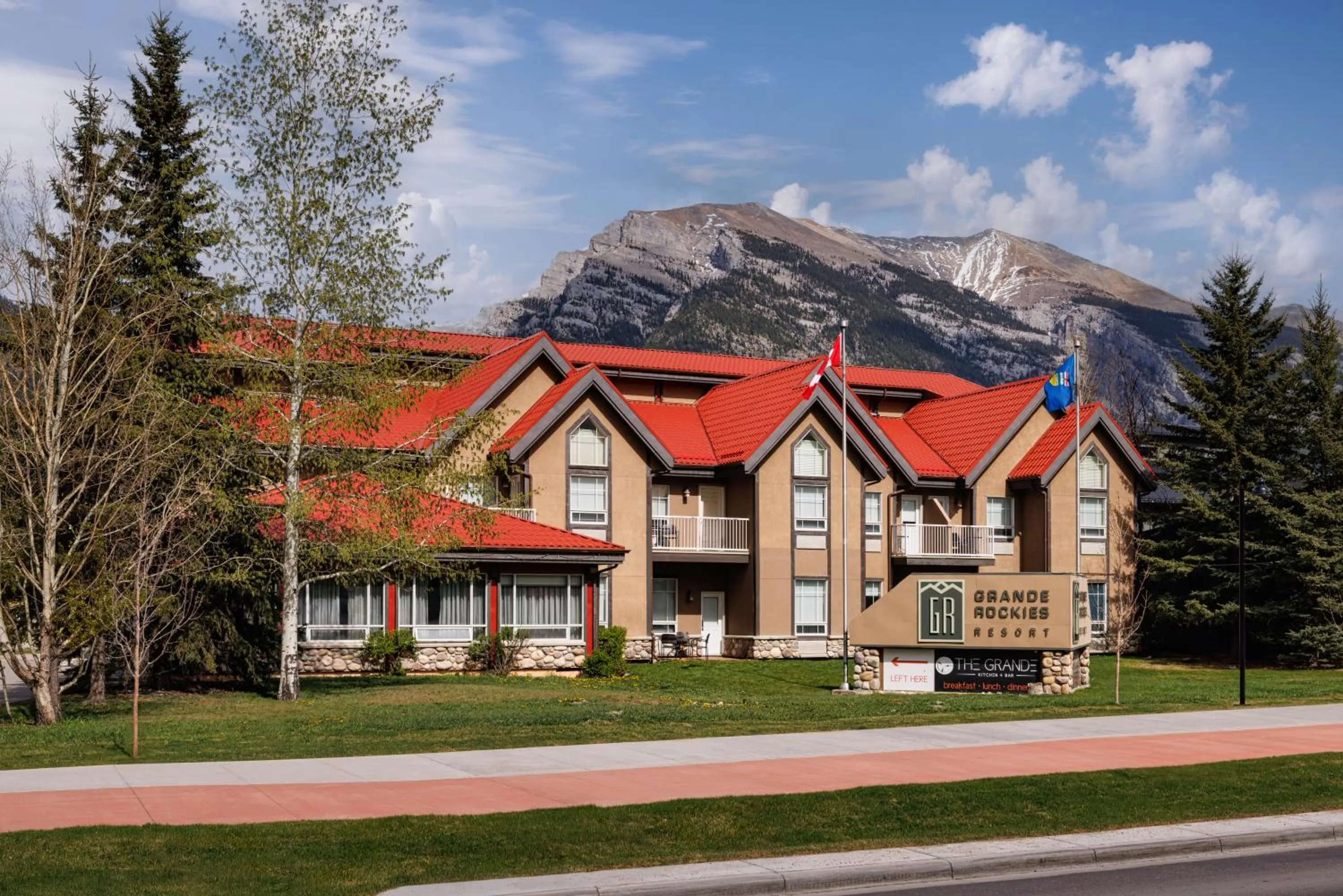 Property building in Grande Rockies Resort-Bellstar Hotels & Resorts