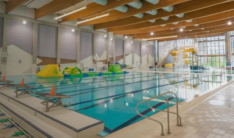 Swimming pool in Grande Rockies Resort-Bellstar Hotels & Resorts