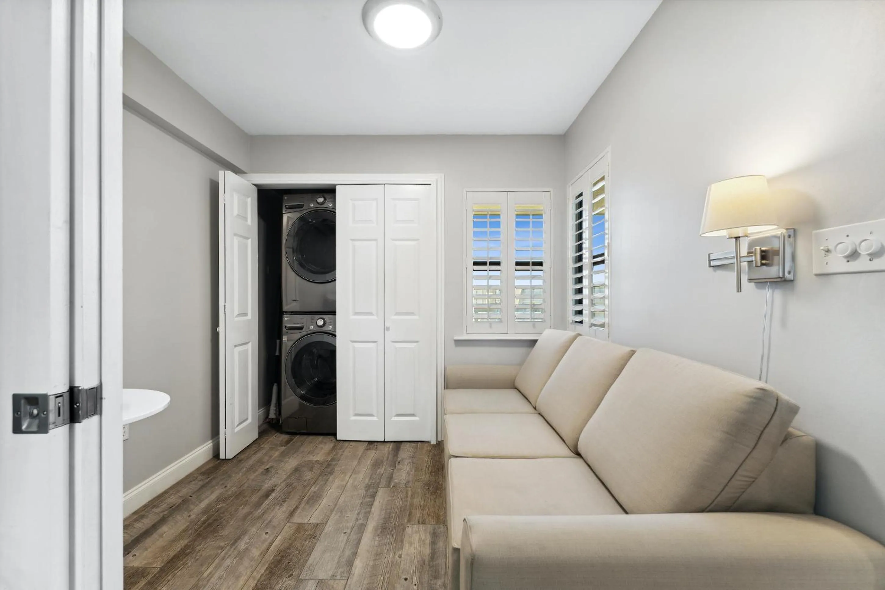 Seating area in Inlet Reef Club by Panhandle Getaways