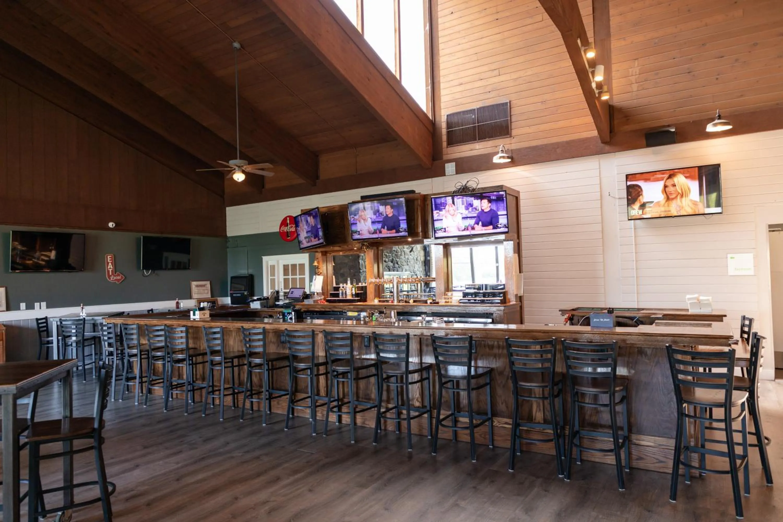 Restaurant/places to eat in Iris Hotel Cape Cod