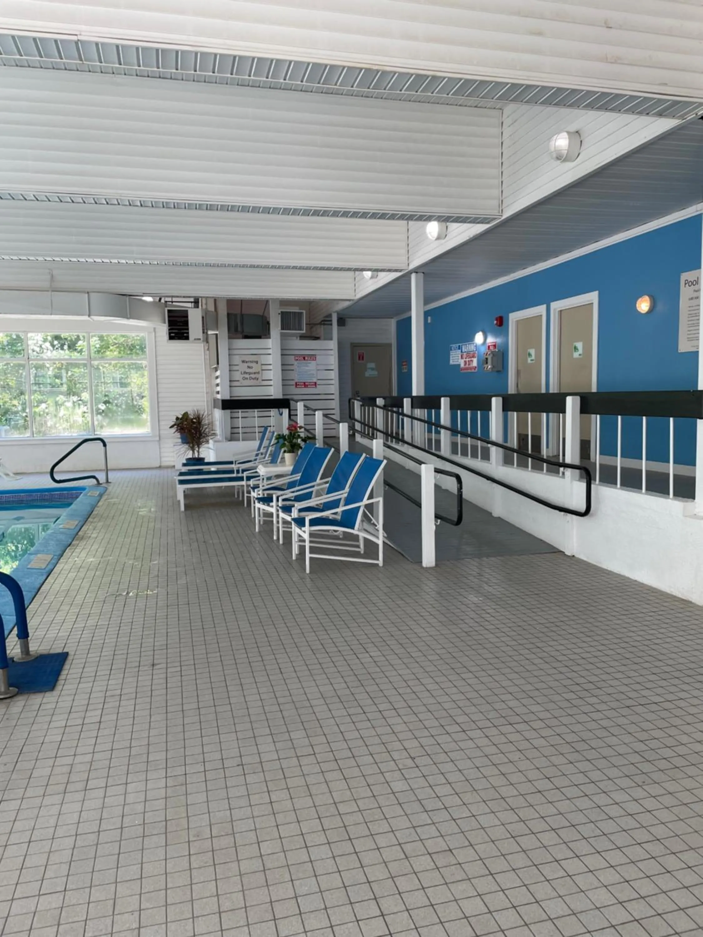 Swimming pool in Iris Hotel Cape Cod