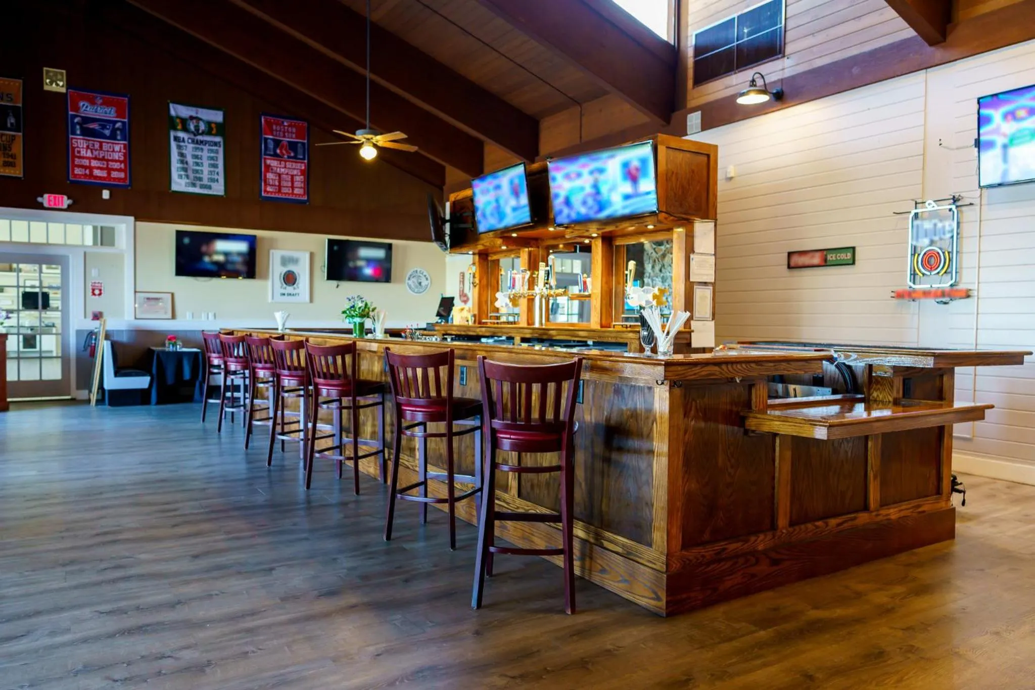 Restaurant/places to eat in Iris Hotel Cape Cod