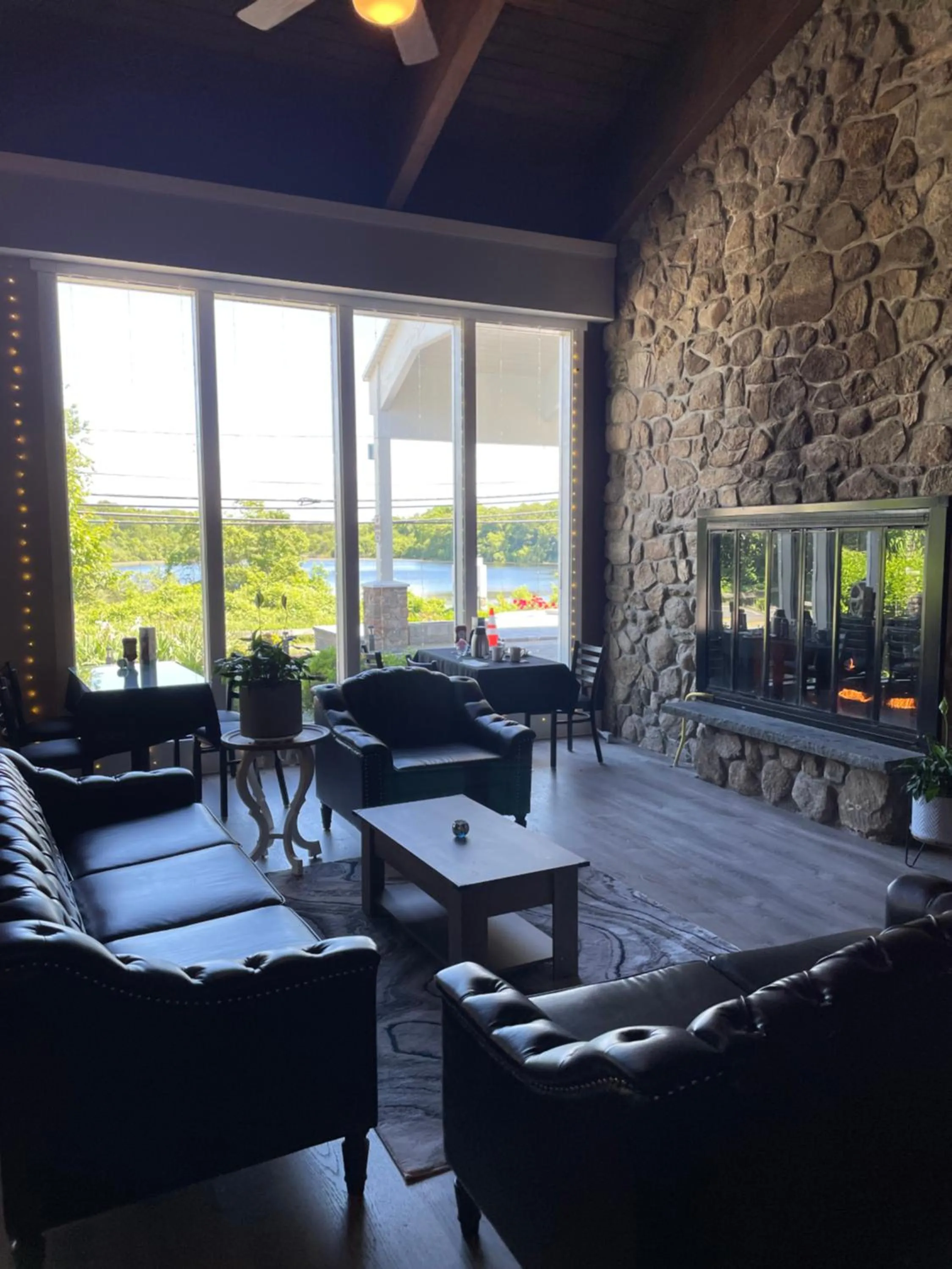 Restaurant/places to eat in Iris Hotel Cape Cod