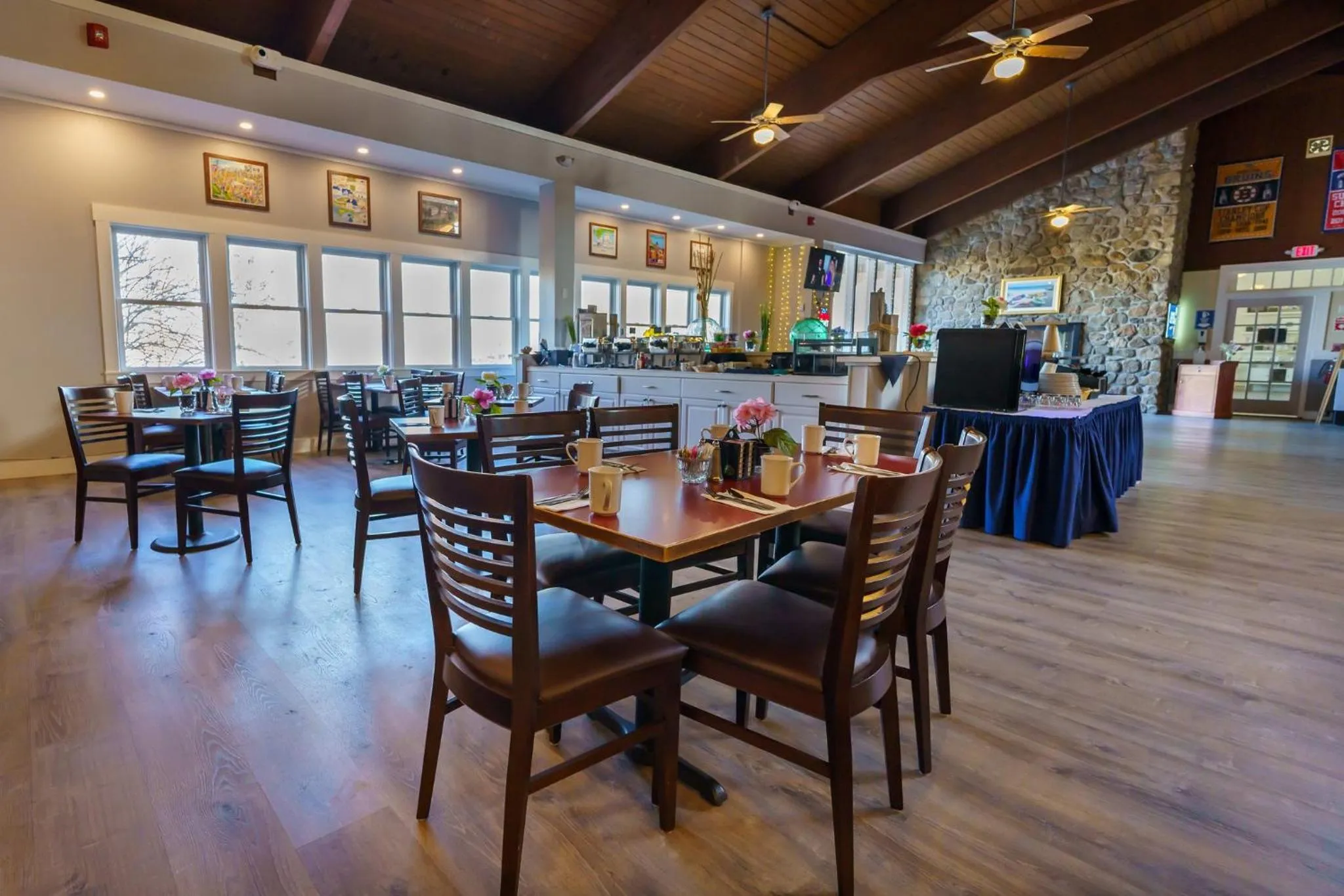 Restaurant/places to eat in Iris Hotel Cape Cod