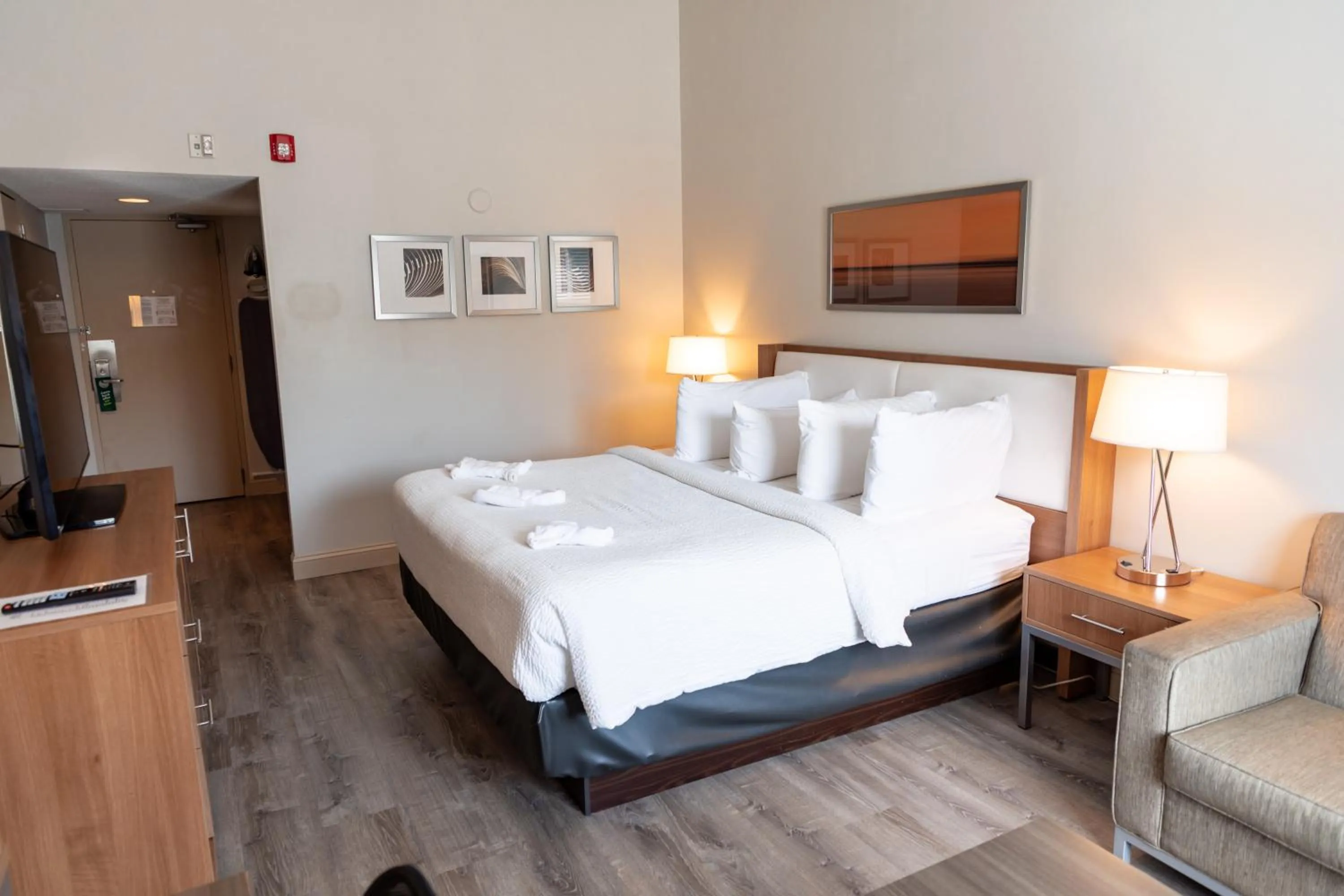 Bed in Iris Hotel Cape Cod