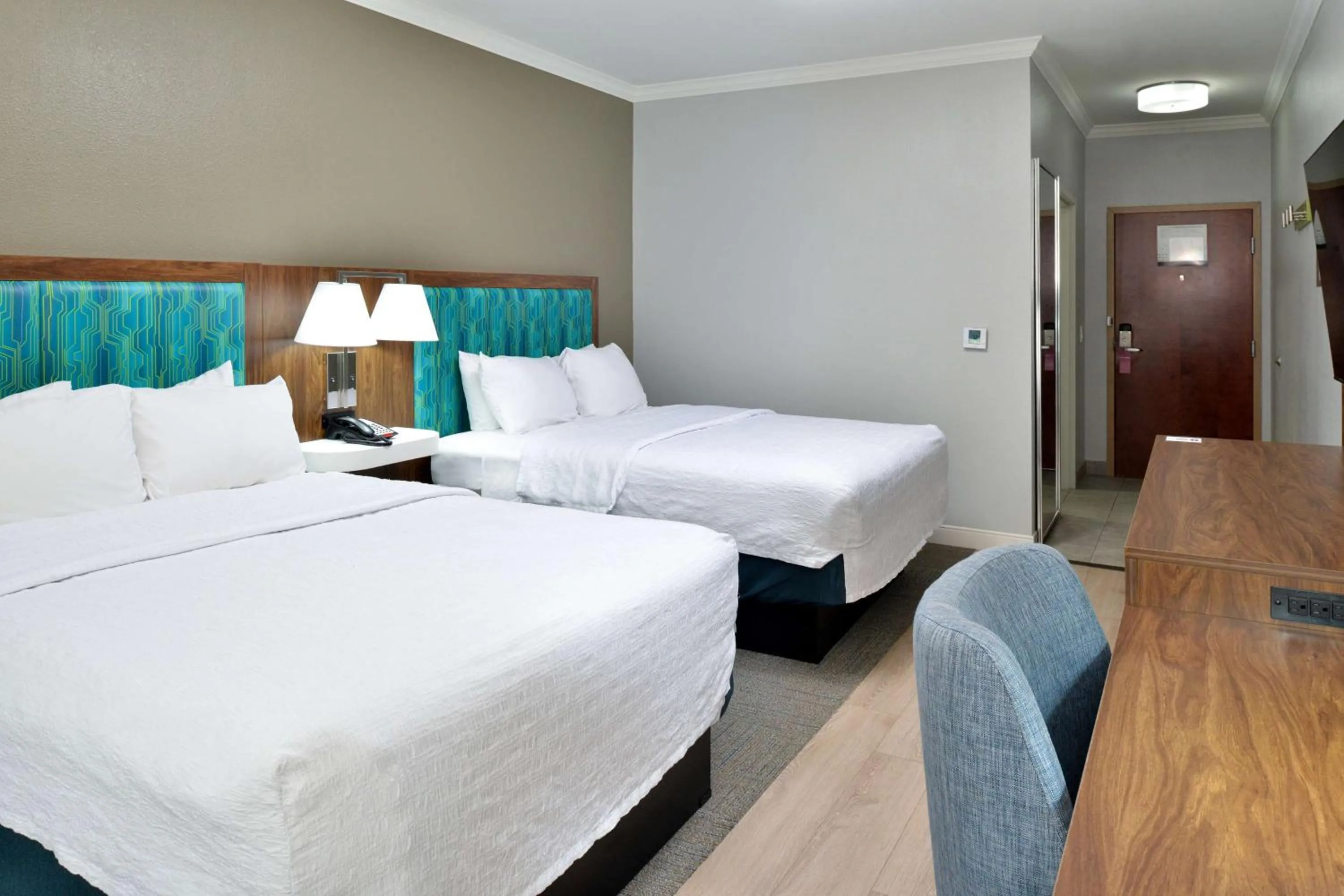 Photo of the whole room, Bed in Hampton Inn & Suites Greenville