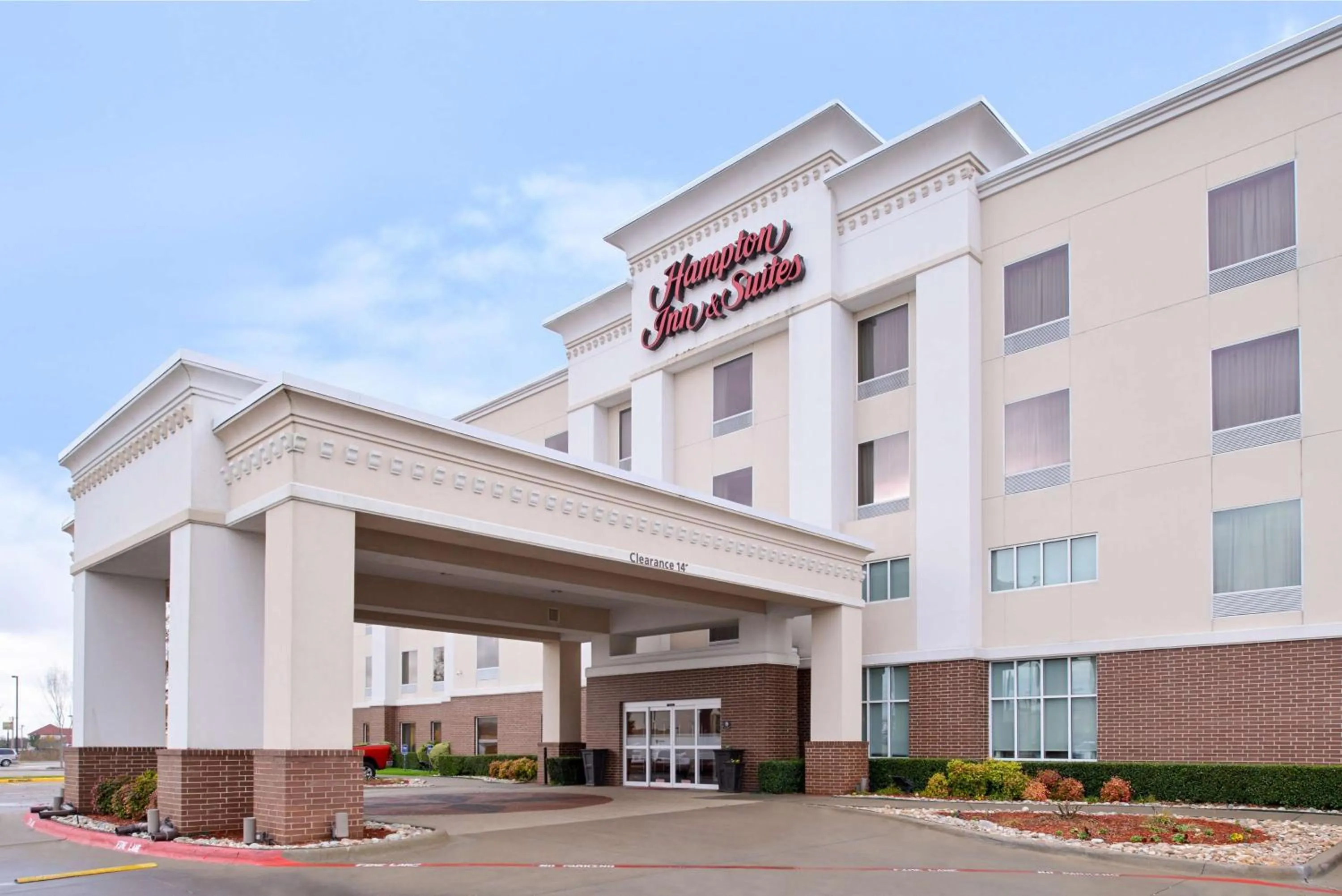 Property building in Hampton Inn & Suites Greenville