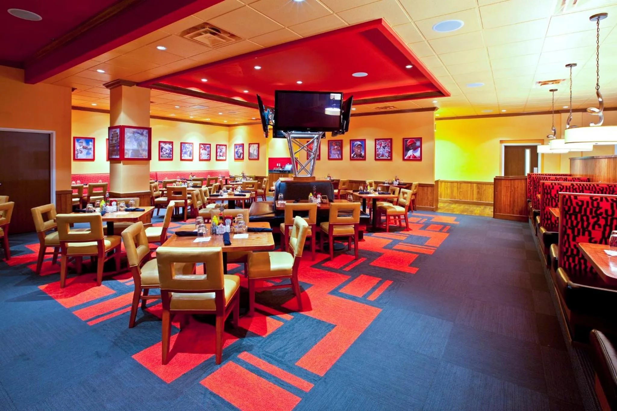 Restaurant/places to eat in Holiday Inn Louisville Airport South by IHG