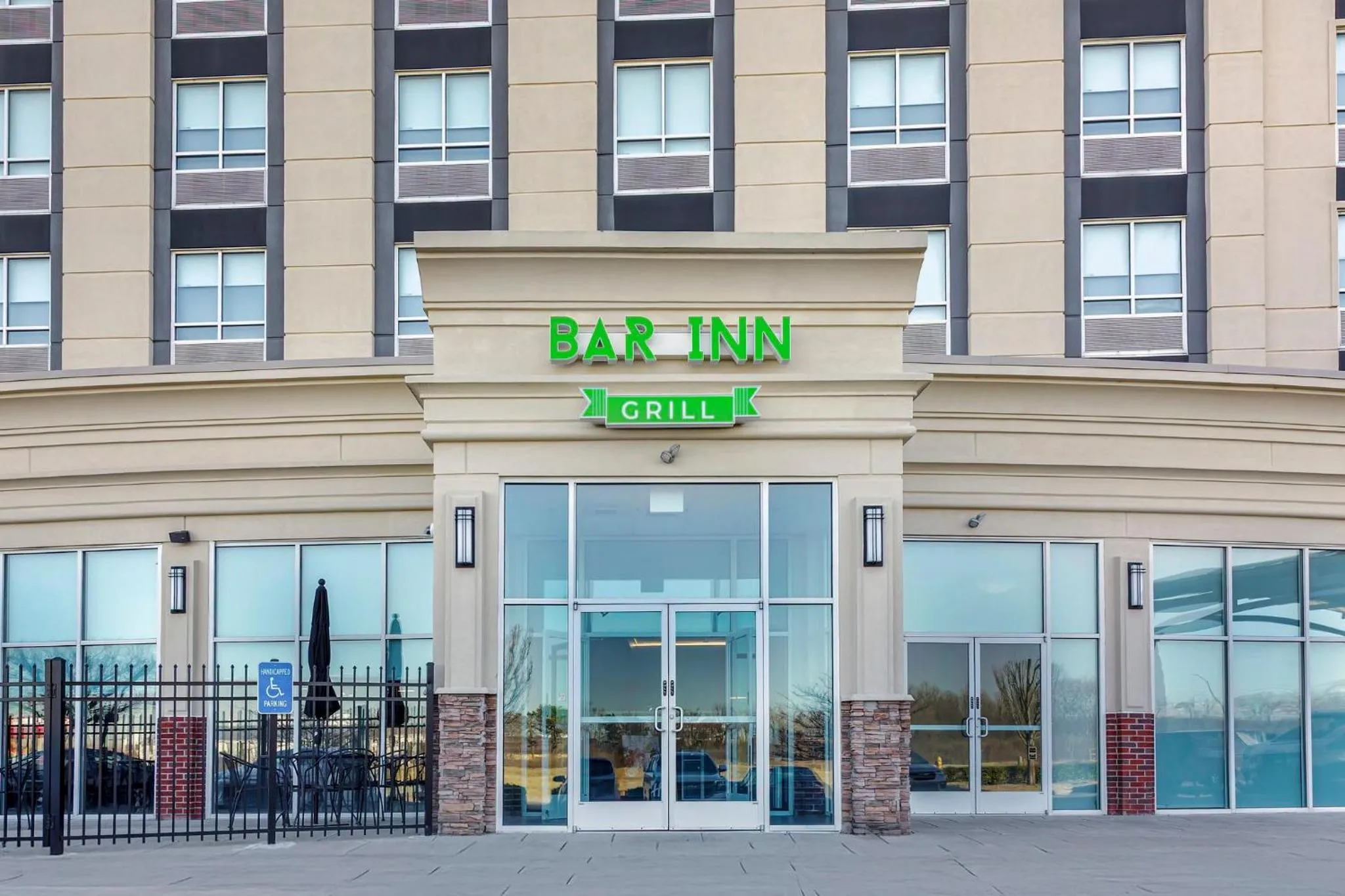 Restaurant/places to eat in Holiday Inn Louisville Airport South by IHG