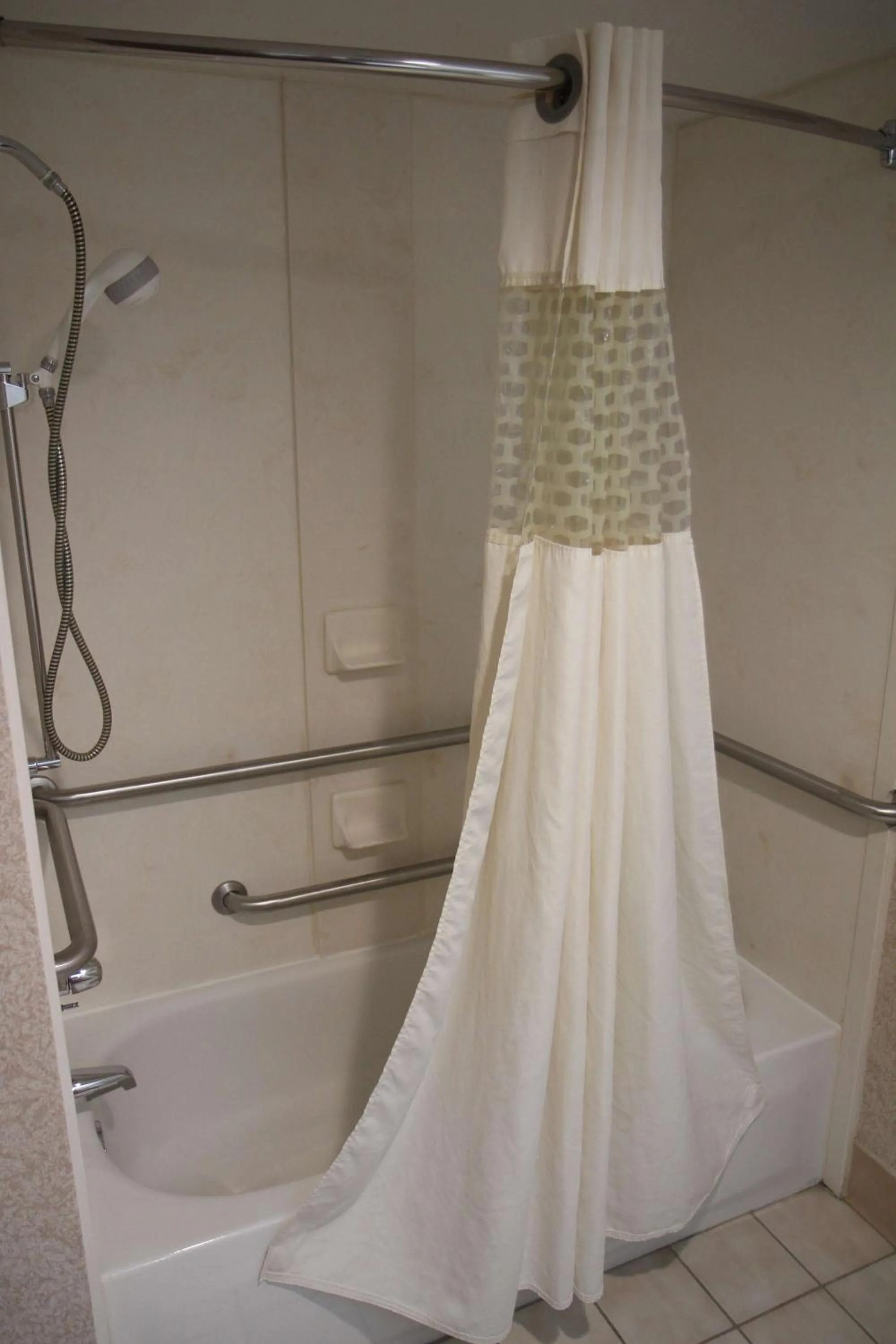 Bathroom in Hampton Inn Greeneville