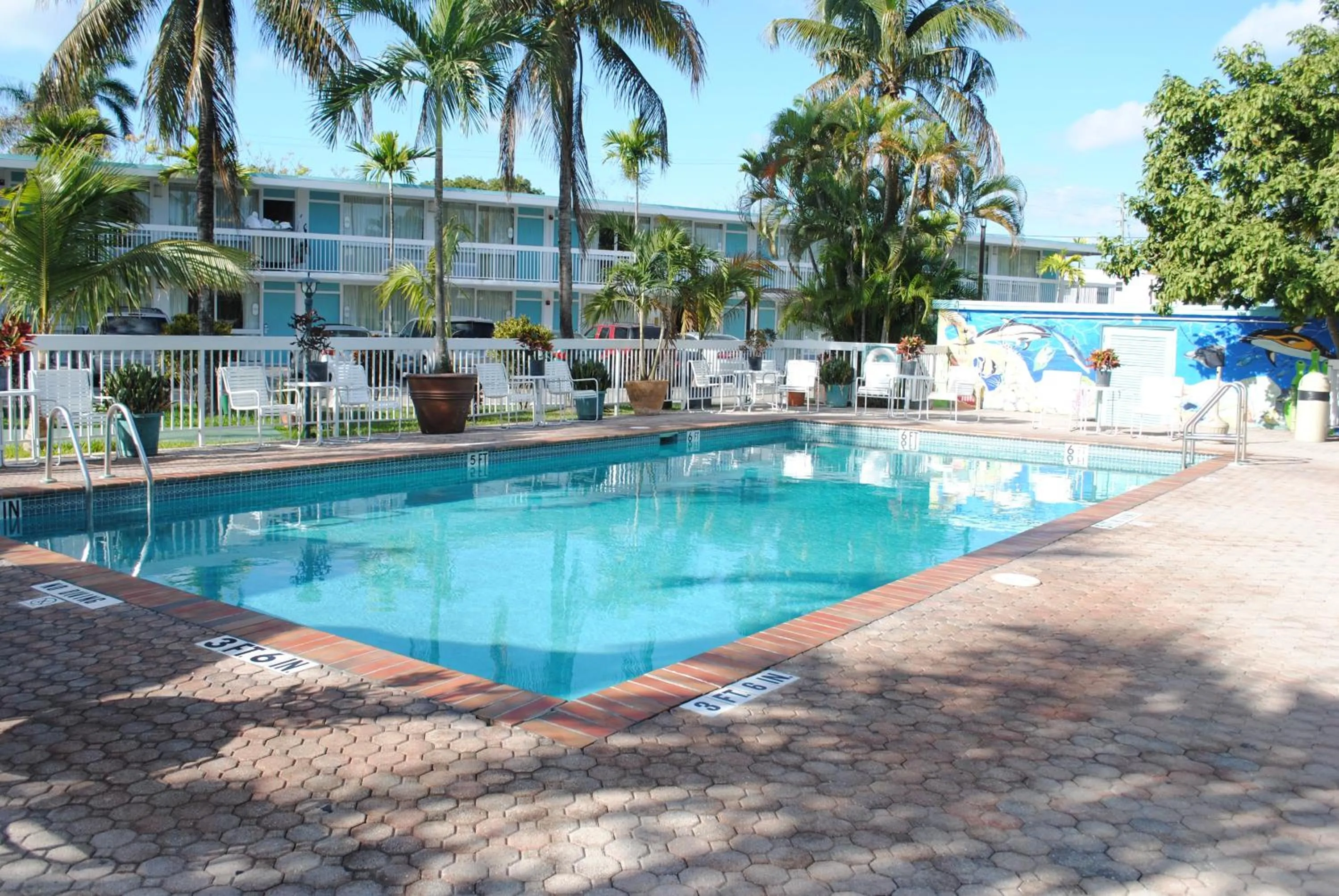 Swimming pool in Floridian Hotel