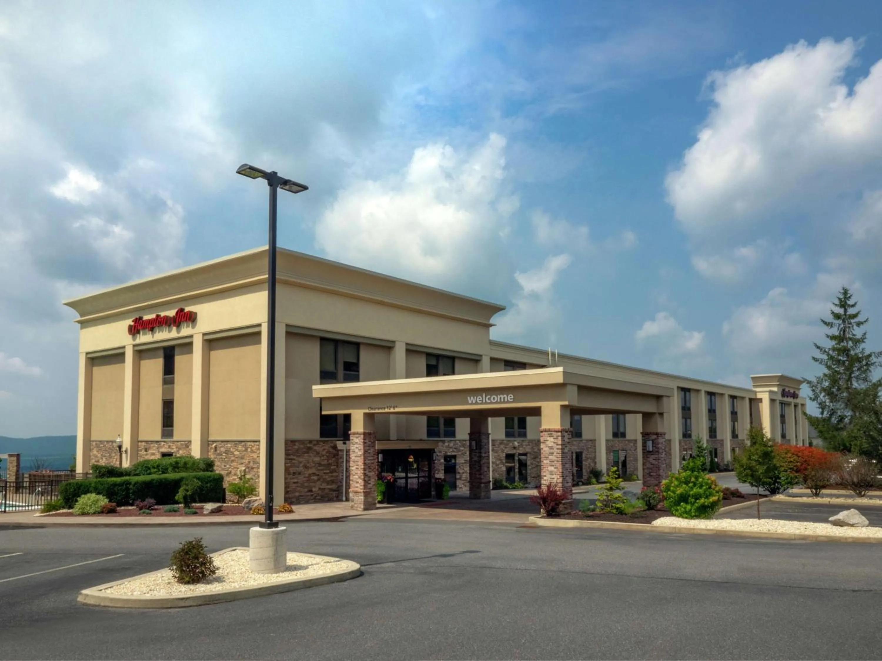 Property building in Hampton Inn Hazleton