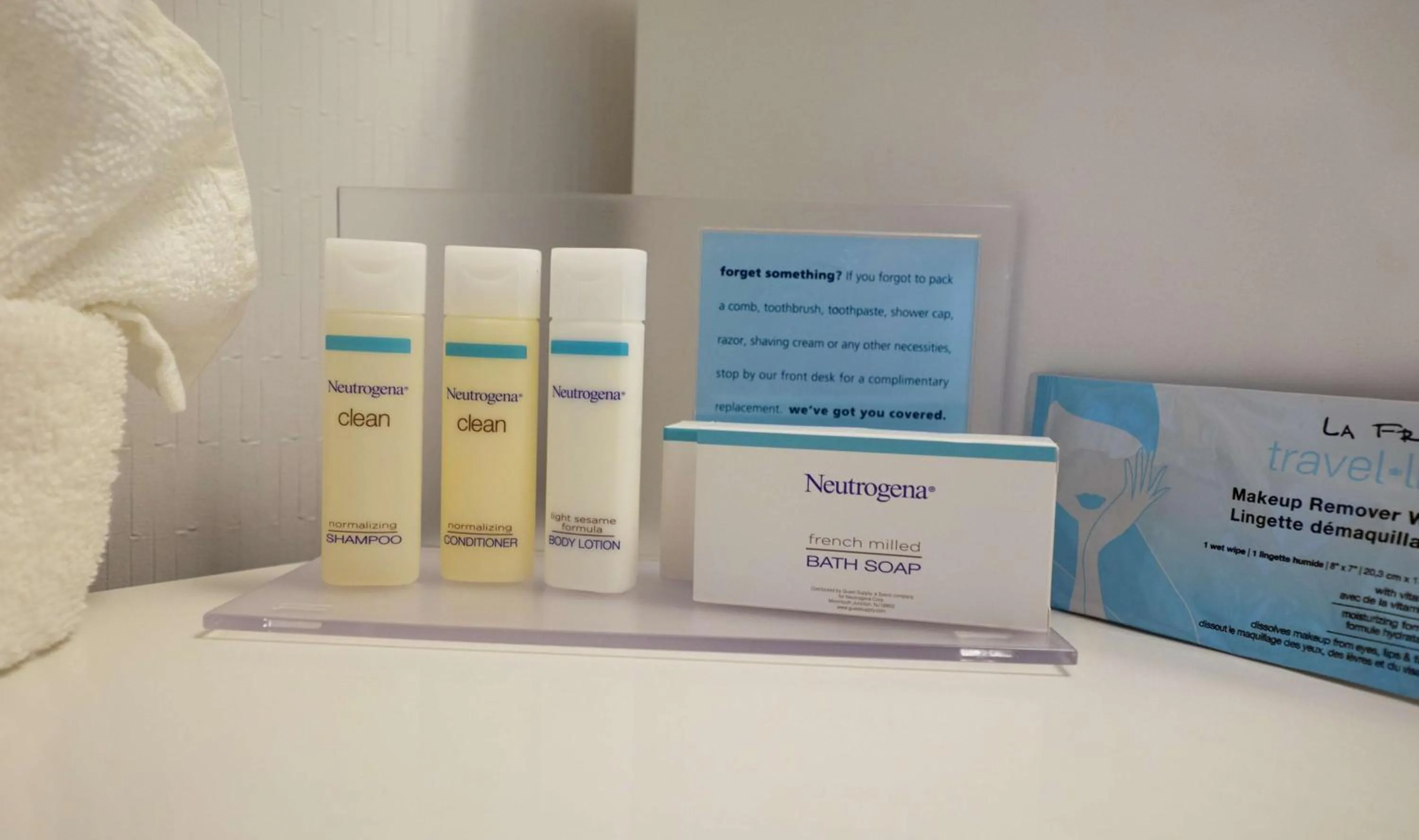 Bathroom in Hampton Inn Hazleton